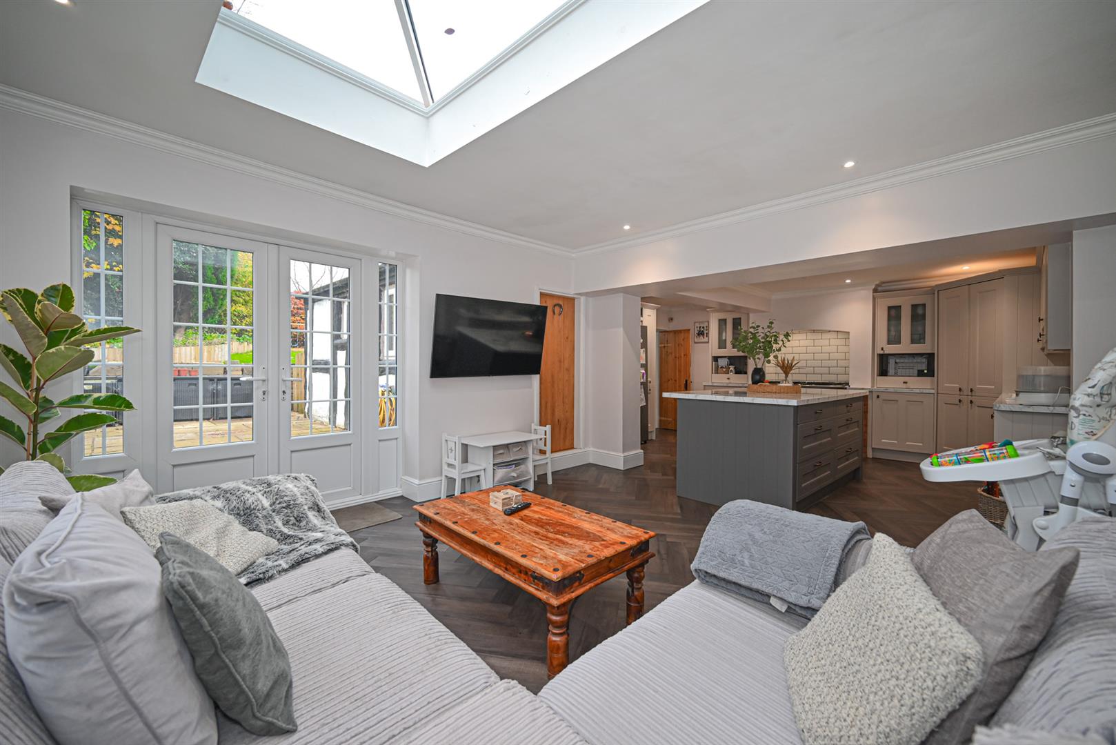 Property in Congleton Road North, Scholar Green, Staffordshire, ST7 3HF