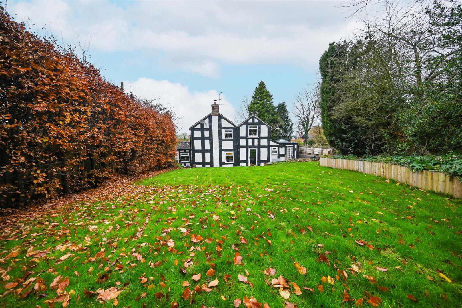 Property in Congleton Road North, Scholar Green, Staffordshire, ST7 3HF