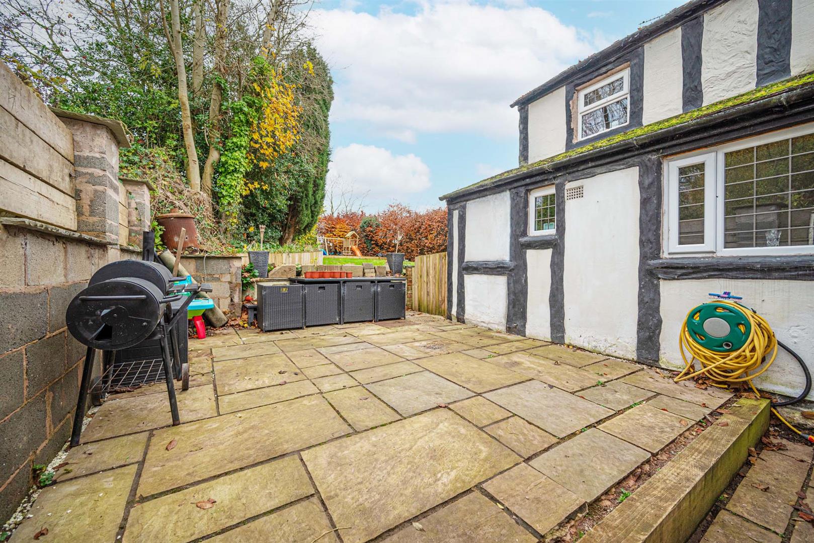 Property in Congleton Road North, Scholar Green, Staffordshire, ST7 3HF