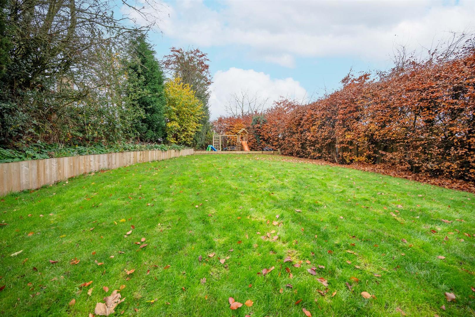 Property in Congleton Road North, Scholar Green, Staffordshire, ST7 3HF