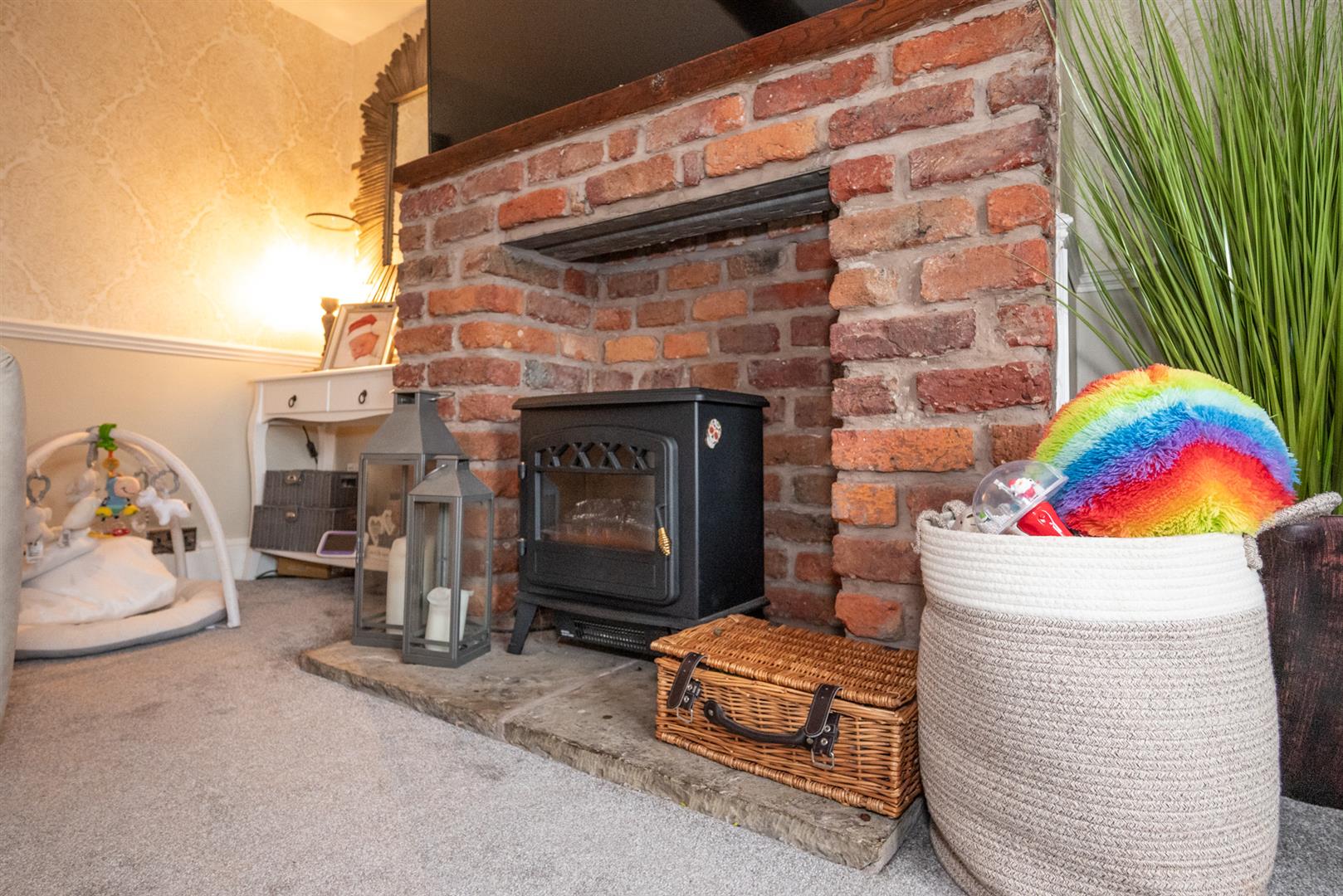 Property in Congleton Road North, Scholar Green, Staffordshire, ST7 3HF