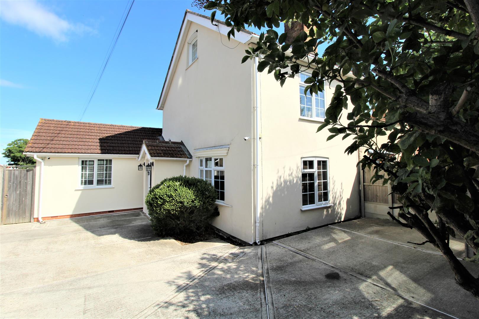 Property in Queenborough Road, Minster On Sea, Sheerness, Kent, ME12 3DB