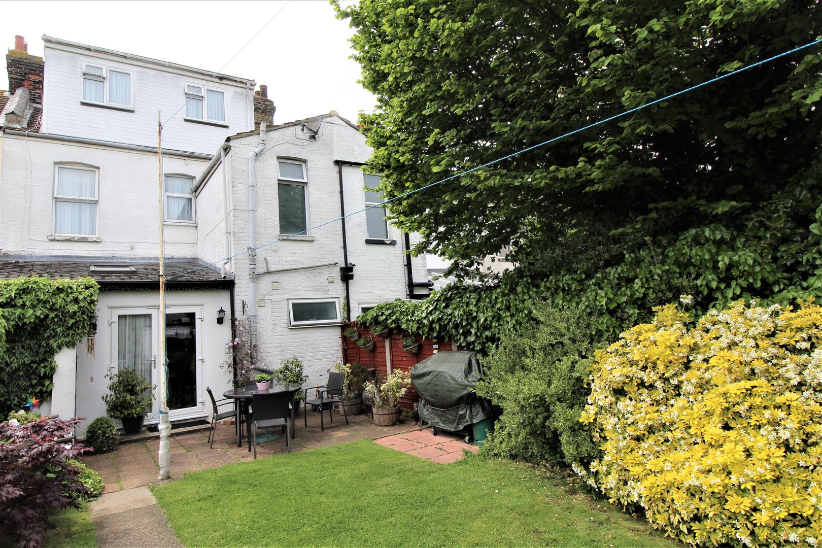 Property in Halfway Road, Minster On Sea, Sheerness, Kent, ME12 3AU