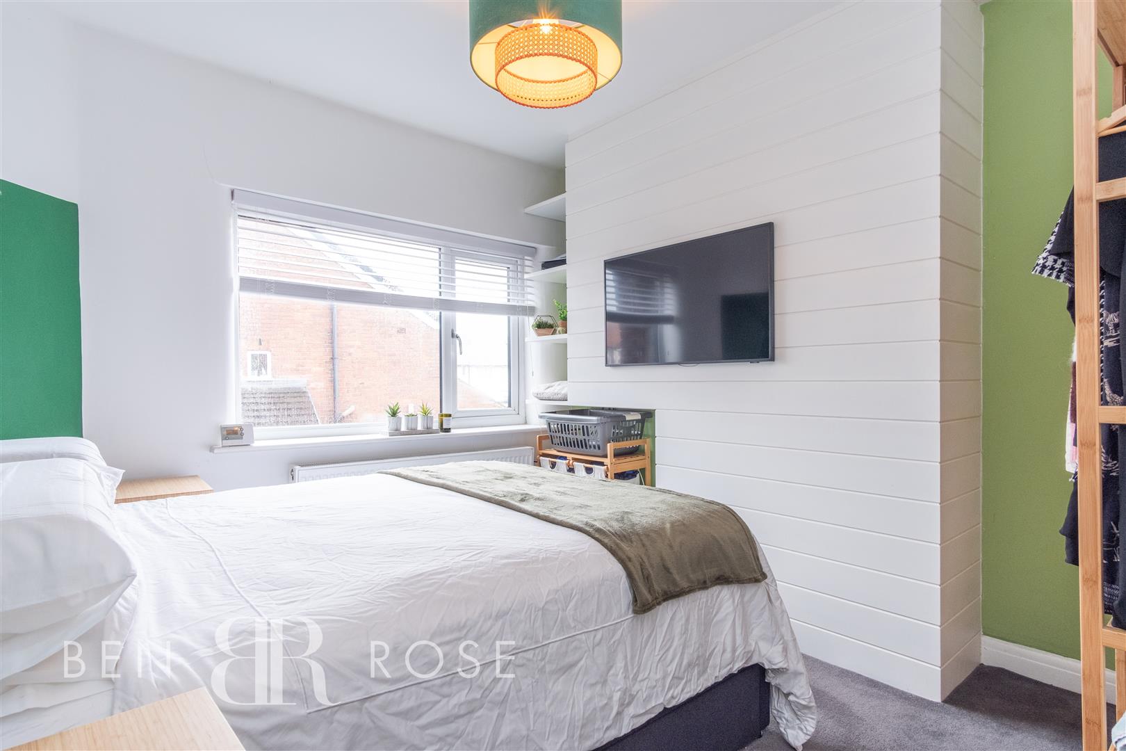 Property in Hawkhurst Road, Penwortham, Preston, PR1 9QR