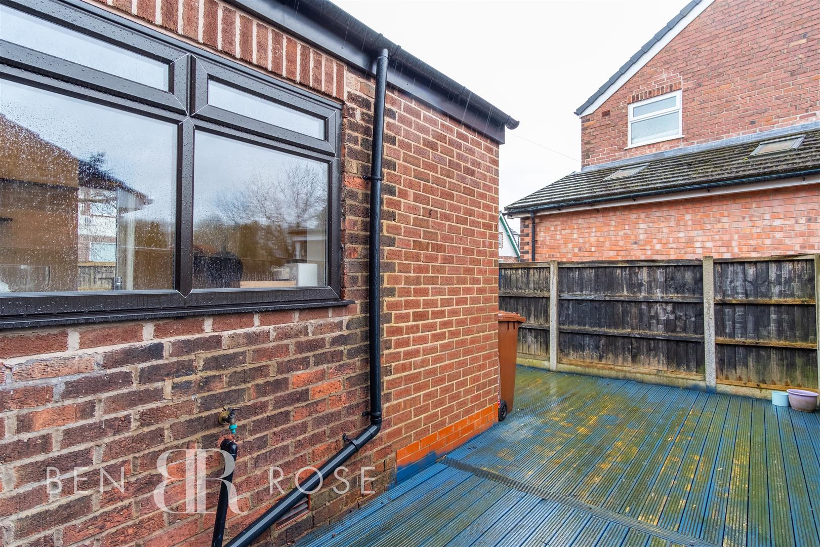 Property in Hawkhurst Road, Penwortham, Preston, PR1 9QR