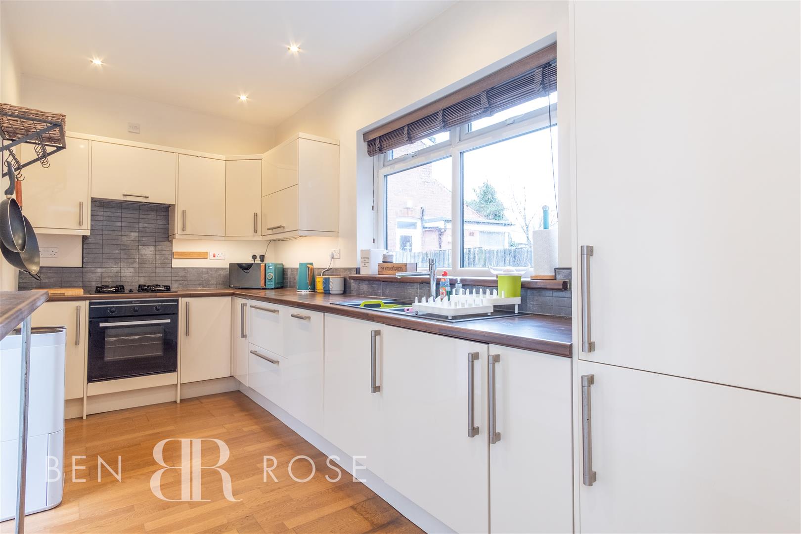 Property in Hawkhurst Road, Penwortham, Preston, PR1 9QR