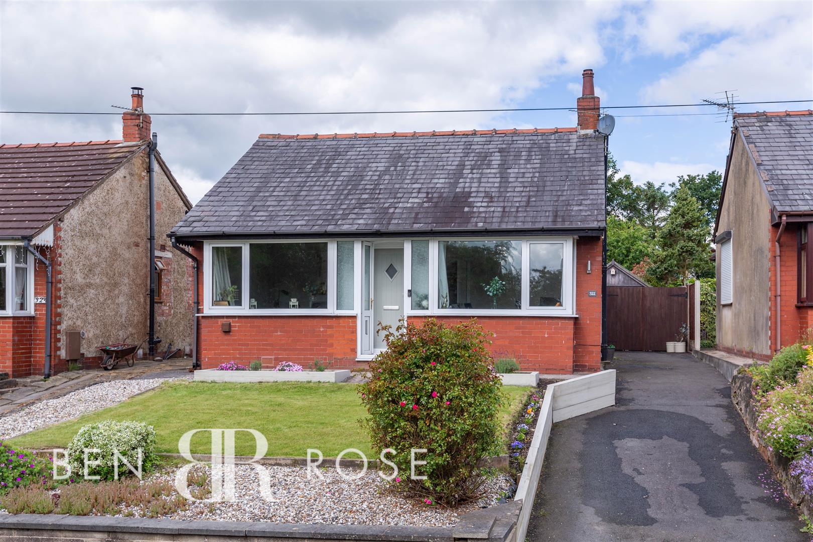 Property in Liverpool Road, Walmer Bridge, Preston, PR4 5GD