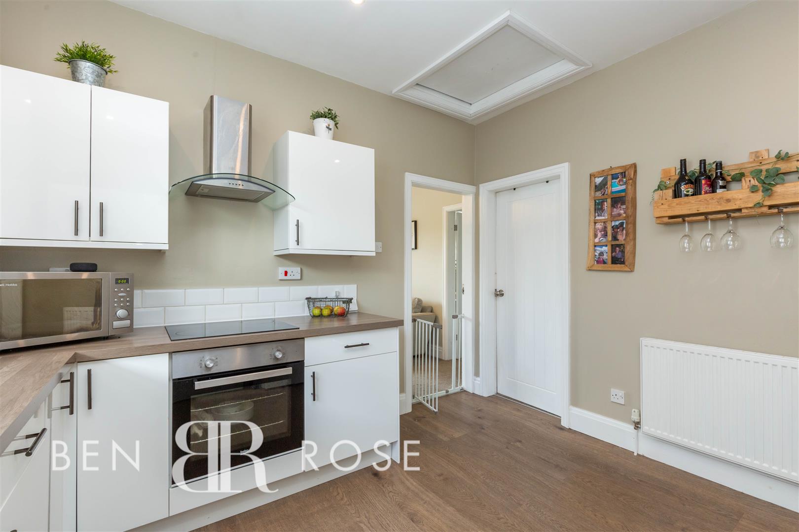 Property in Liverpool Road, Walmer Bridge, Preston, PR4 5GD