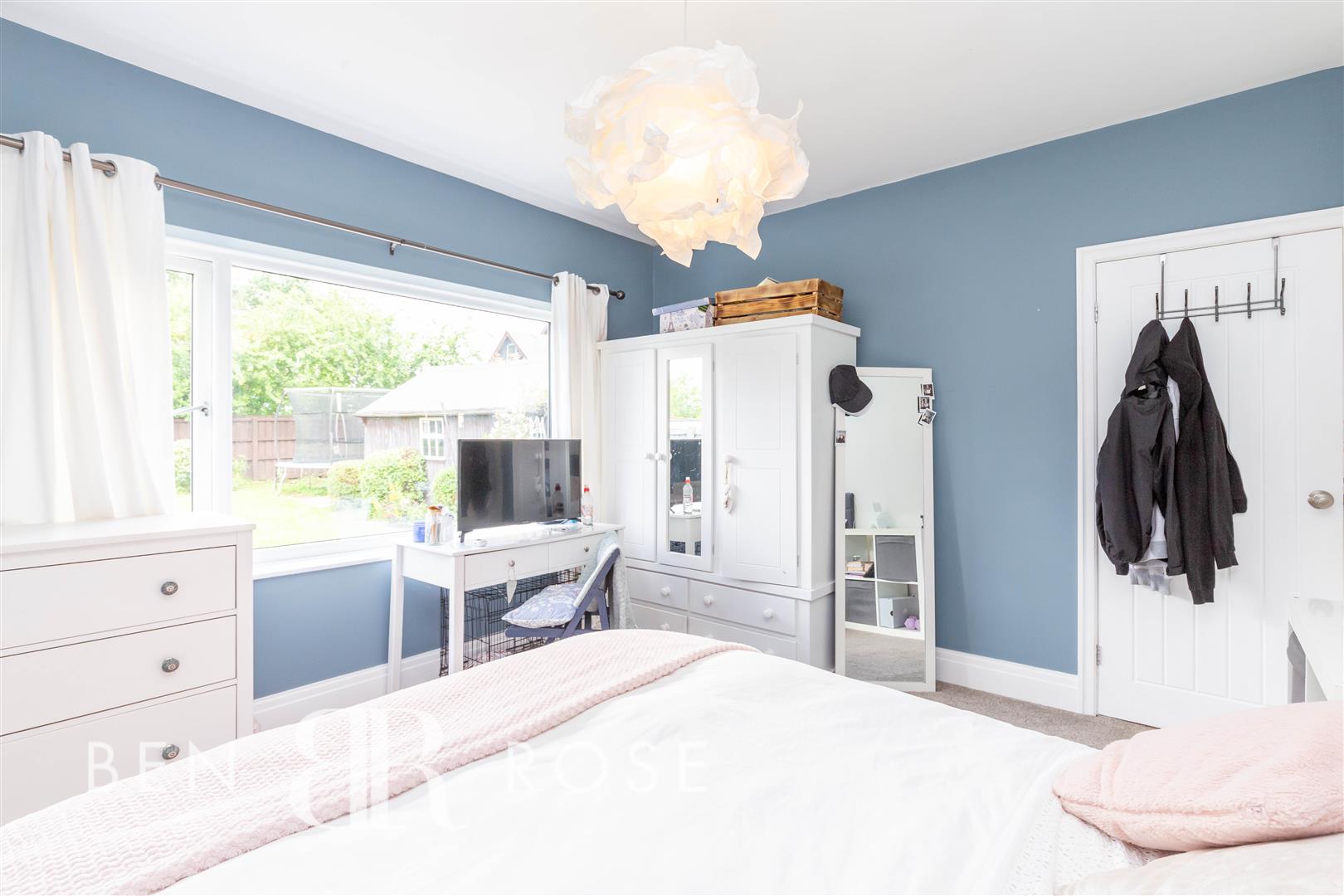 Property in Liverpool Road, Walmer Bridge, Preston, PR4 5GD