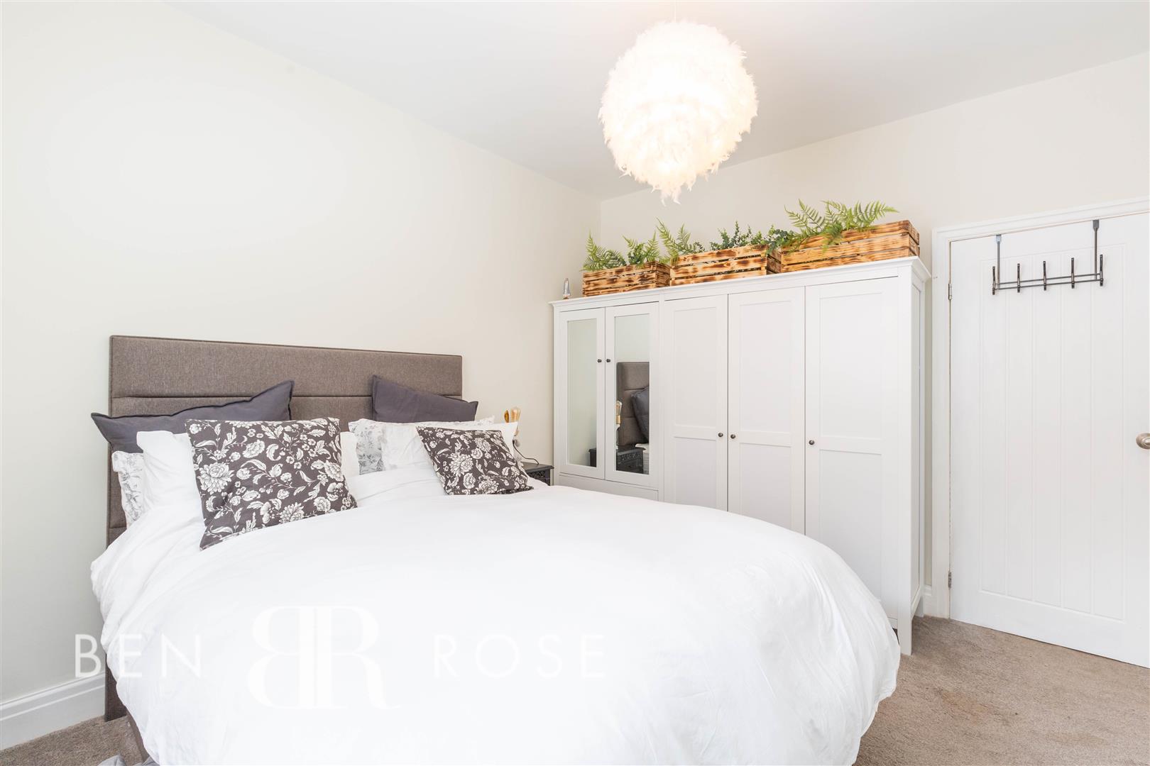 Property in Liverpool Road, Walmer Bridge, Preston, PR4 5GD