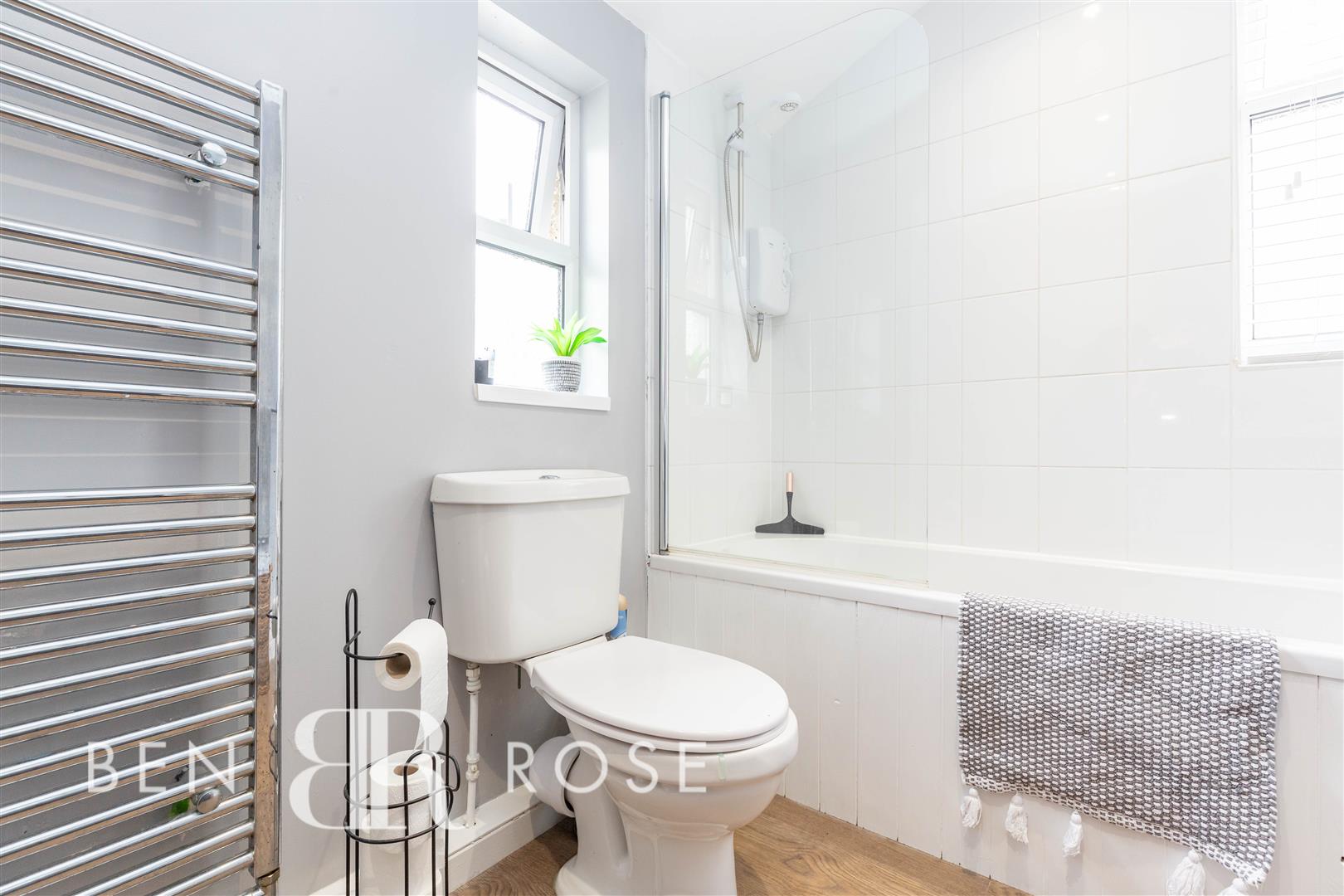 Property in Liverpool Road, Walmer Bridge, Preston, PR4 5GD