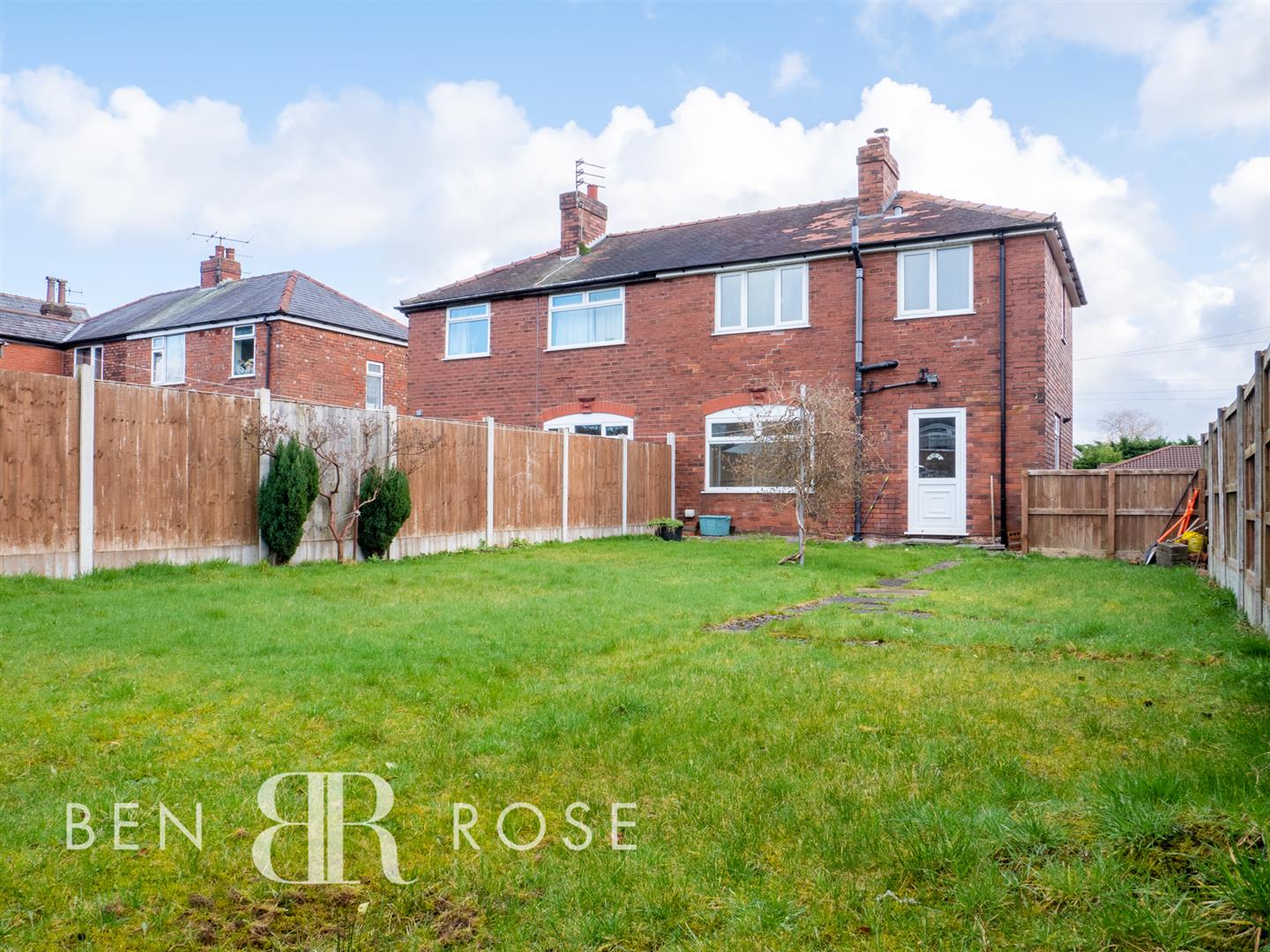 Property in Wigan Road, Euxton, Chorley, Lancashire, PR7 6JW