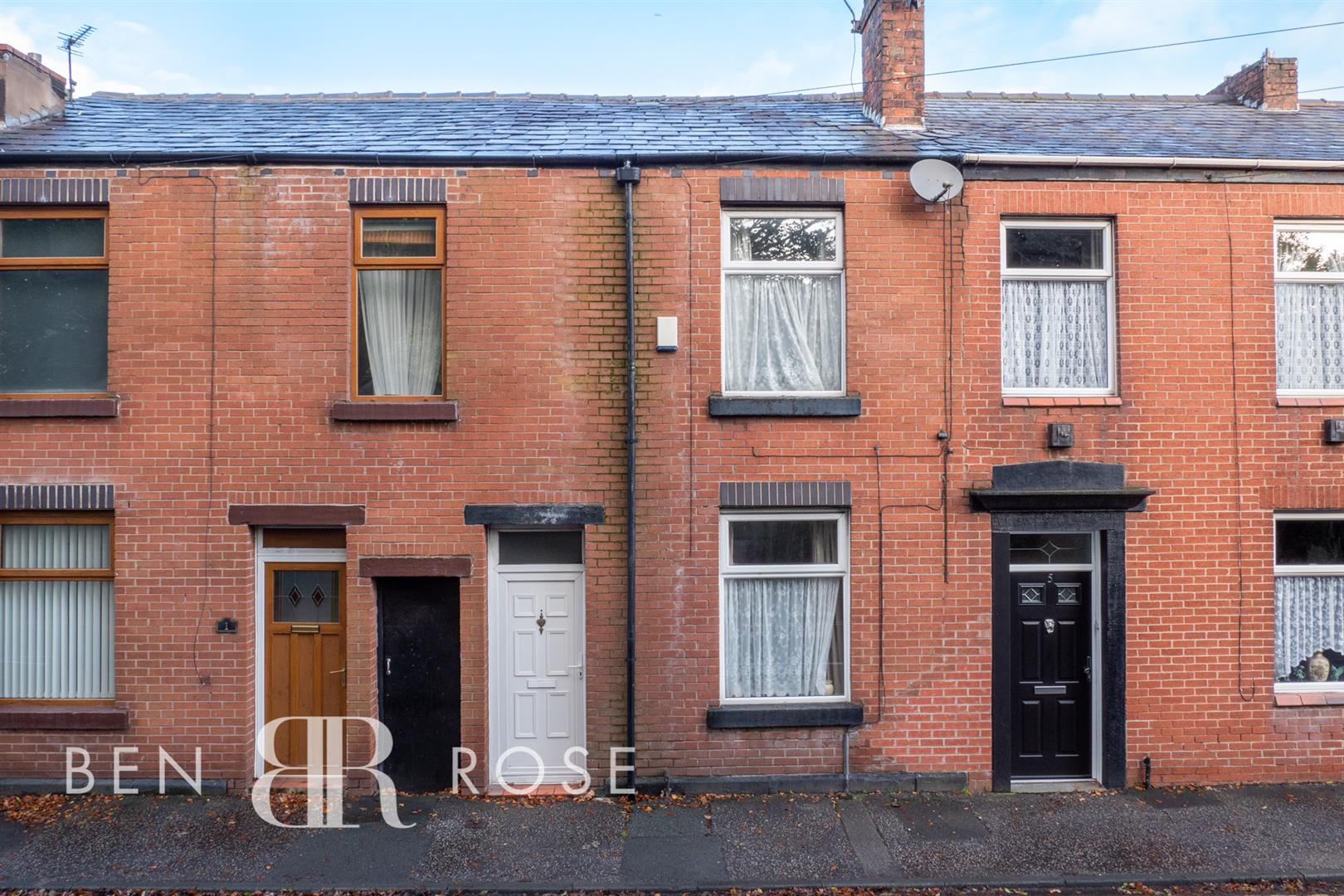 Property in Carr Lane, Chorley, Lancashire, PR7 3JE