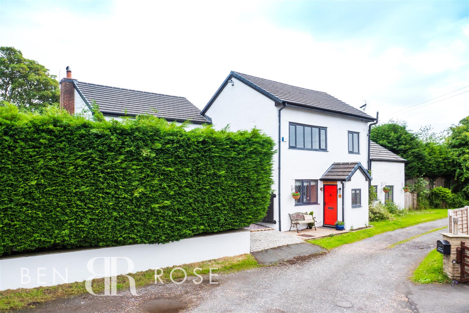 Property in Blackburn Road, Higher Wheelton, Chorley, Lancashire, PR6 8HS