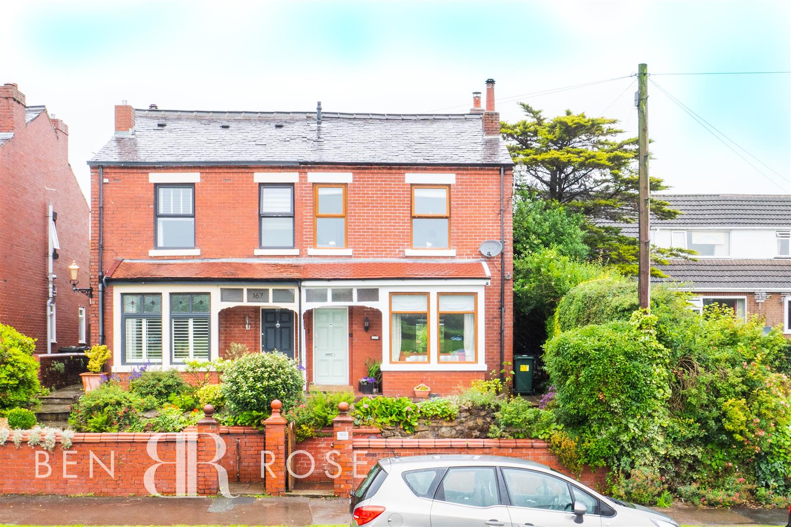 Property in Blackburn Road, Heapey, Chorley, Lancashire, PR6 8EJ