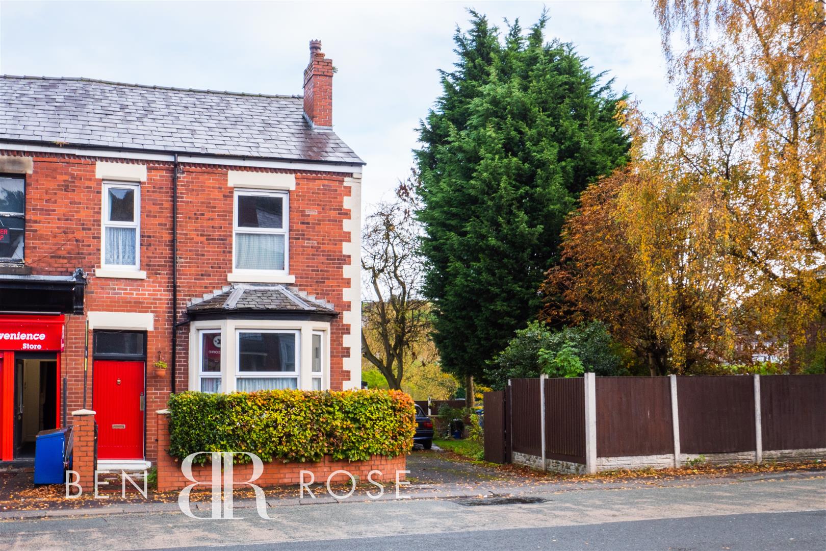 Property in Preston Road, ClaytonLeWoods, Chorley, Lancashire, PR6 7HZ