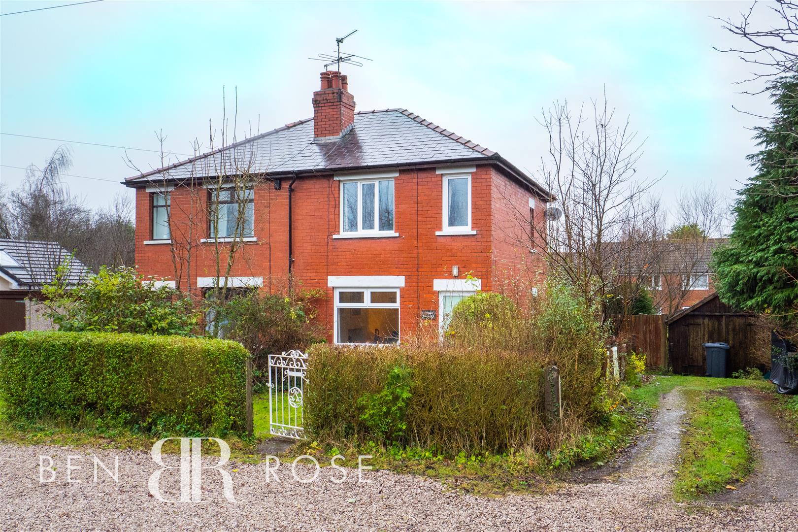 Property in Preston Road, ClaytonLeWoods, Chorley, Lancashire, PR6 7EH