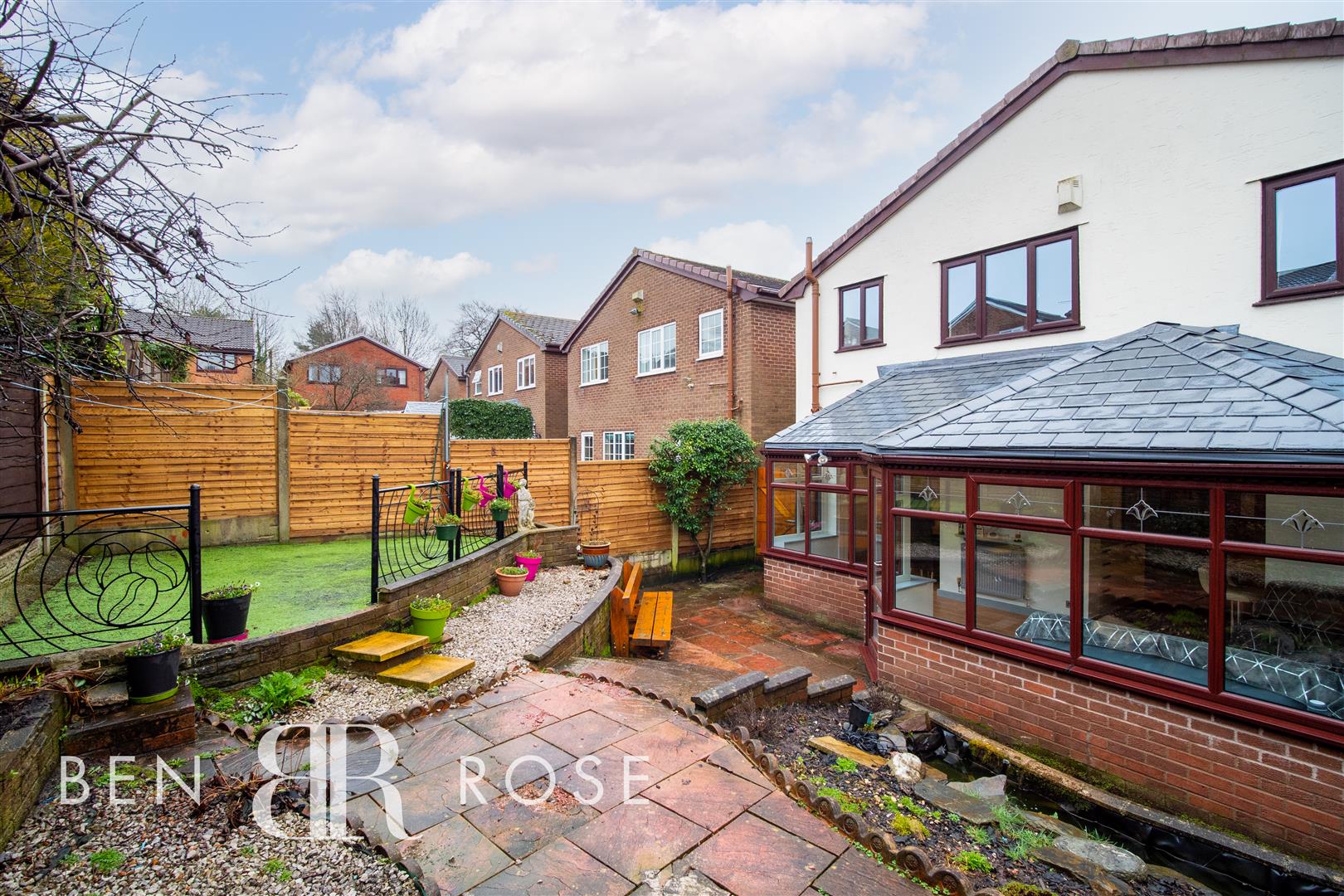 Property in Carr Lane, Chorley, Lancashire, PR7 3JX