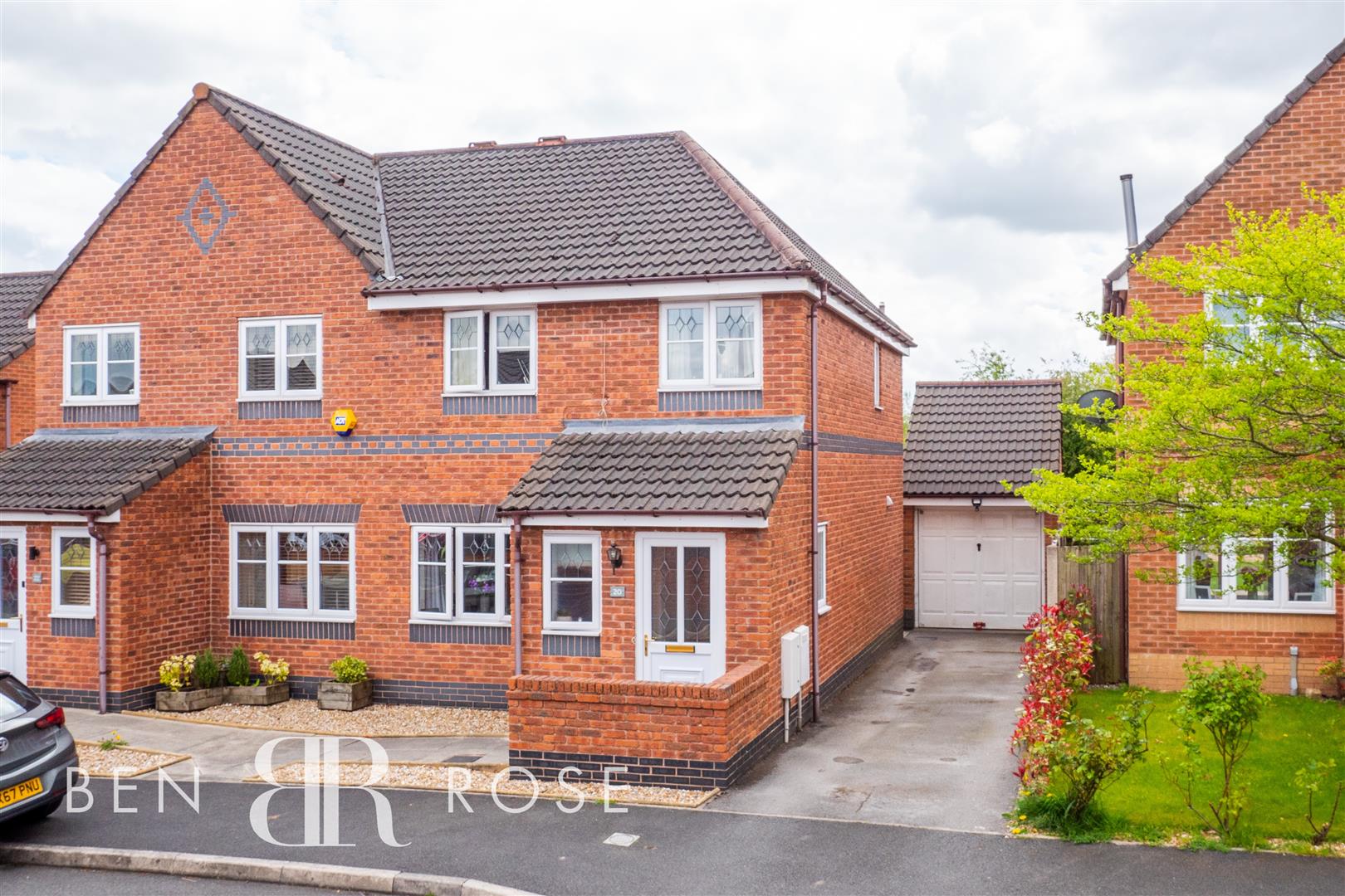 Property in Grange Drive, Coppull, Chorley, Lancashire, PR7 5FG