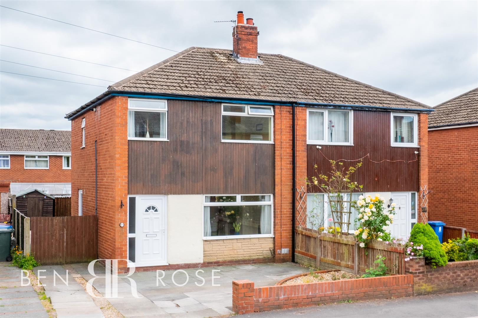 Property in Chapel Lane, Coppull, Chorley, Lancashire, PR7 4PN