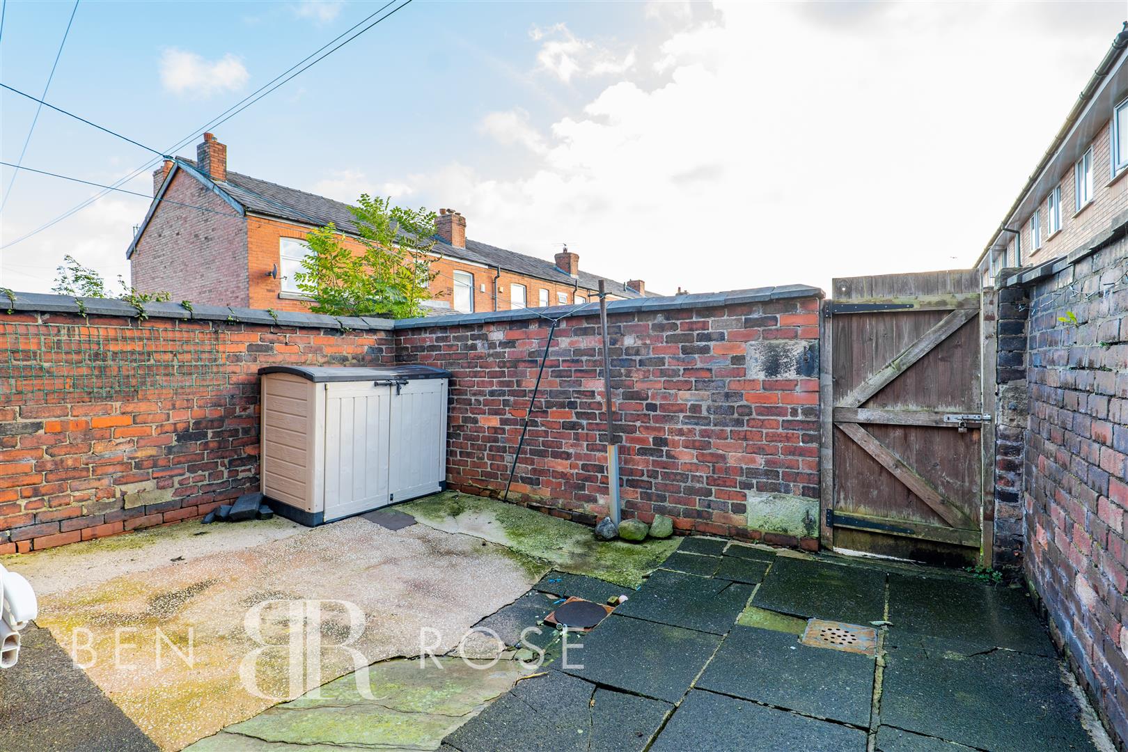 Property in Moor Road, Chorley, Lancashire, PR7 2LW