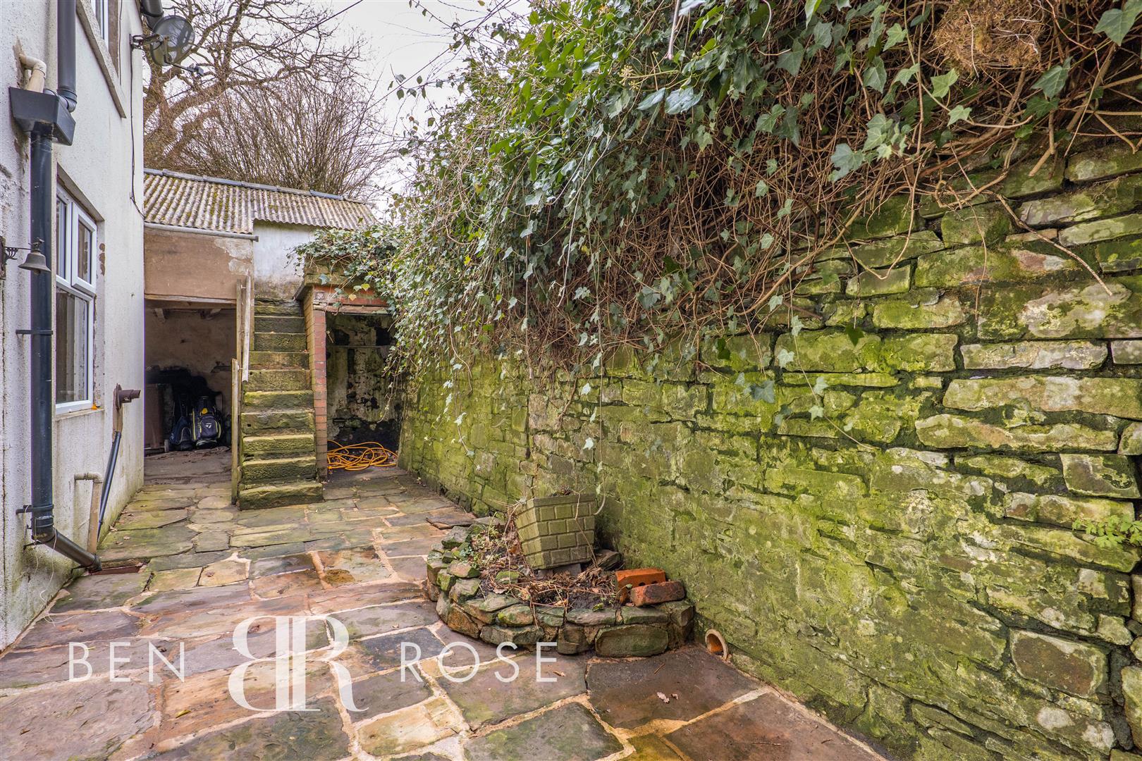 Property in Blackburn Road, Higher Wheelton, Chorley, Lancashire, PR6 8JA