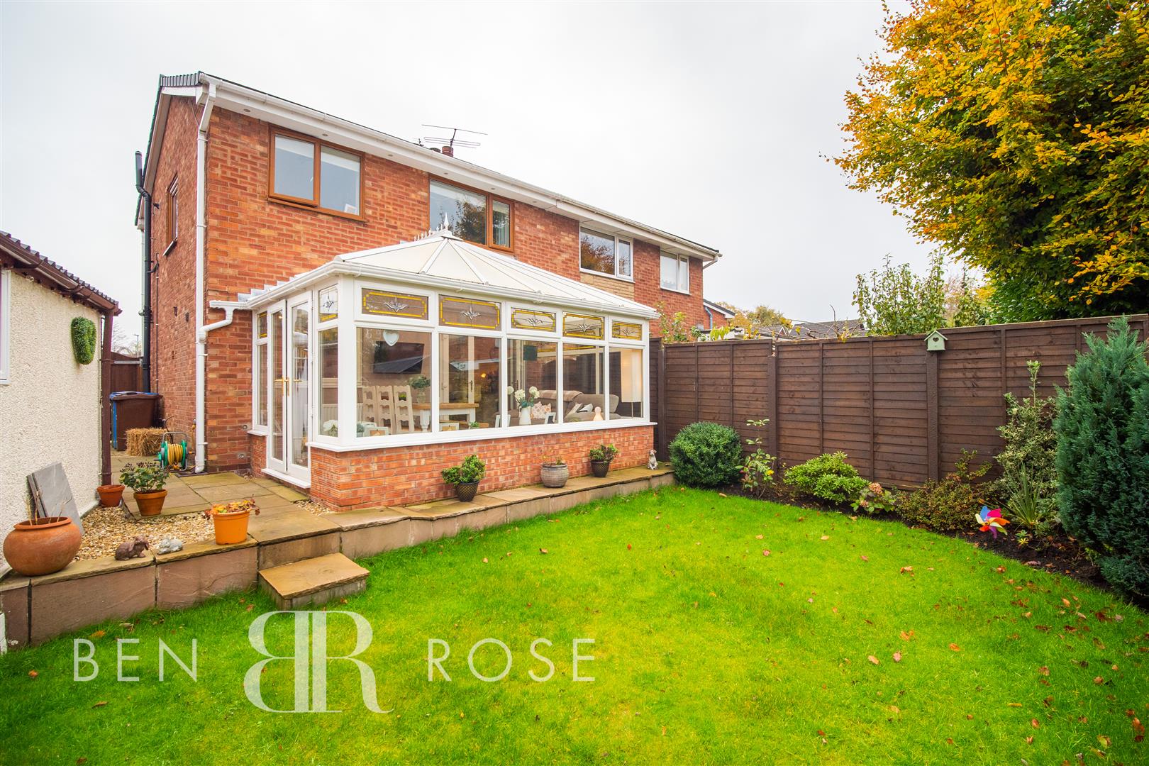 Property in Park Avenue, Euxton, Chorley, Lancashire, PR7 6JQ