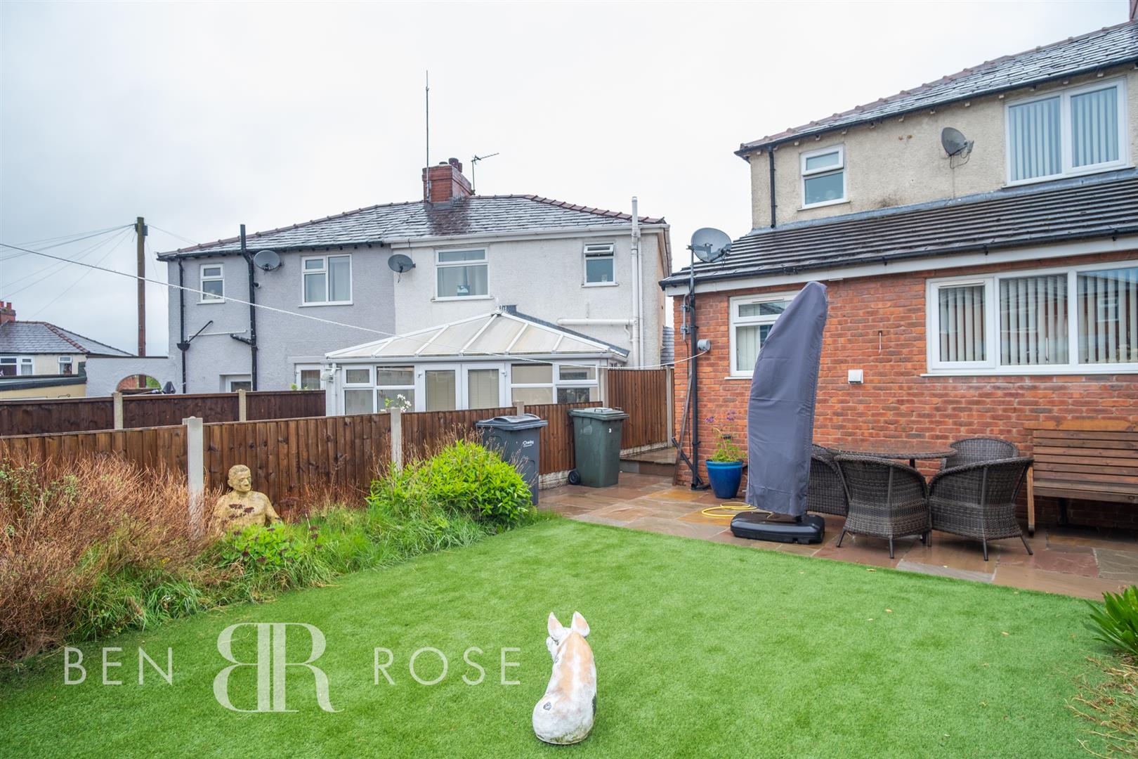 Property in Ash Grove, Chorley, PR7 3HZ
