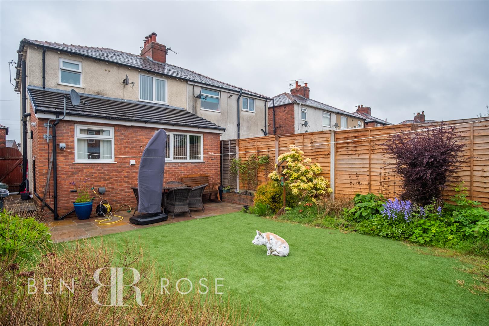 Property in Ash Grove, Chorley, PR7 3HZ