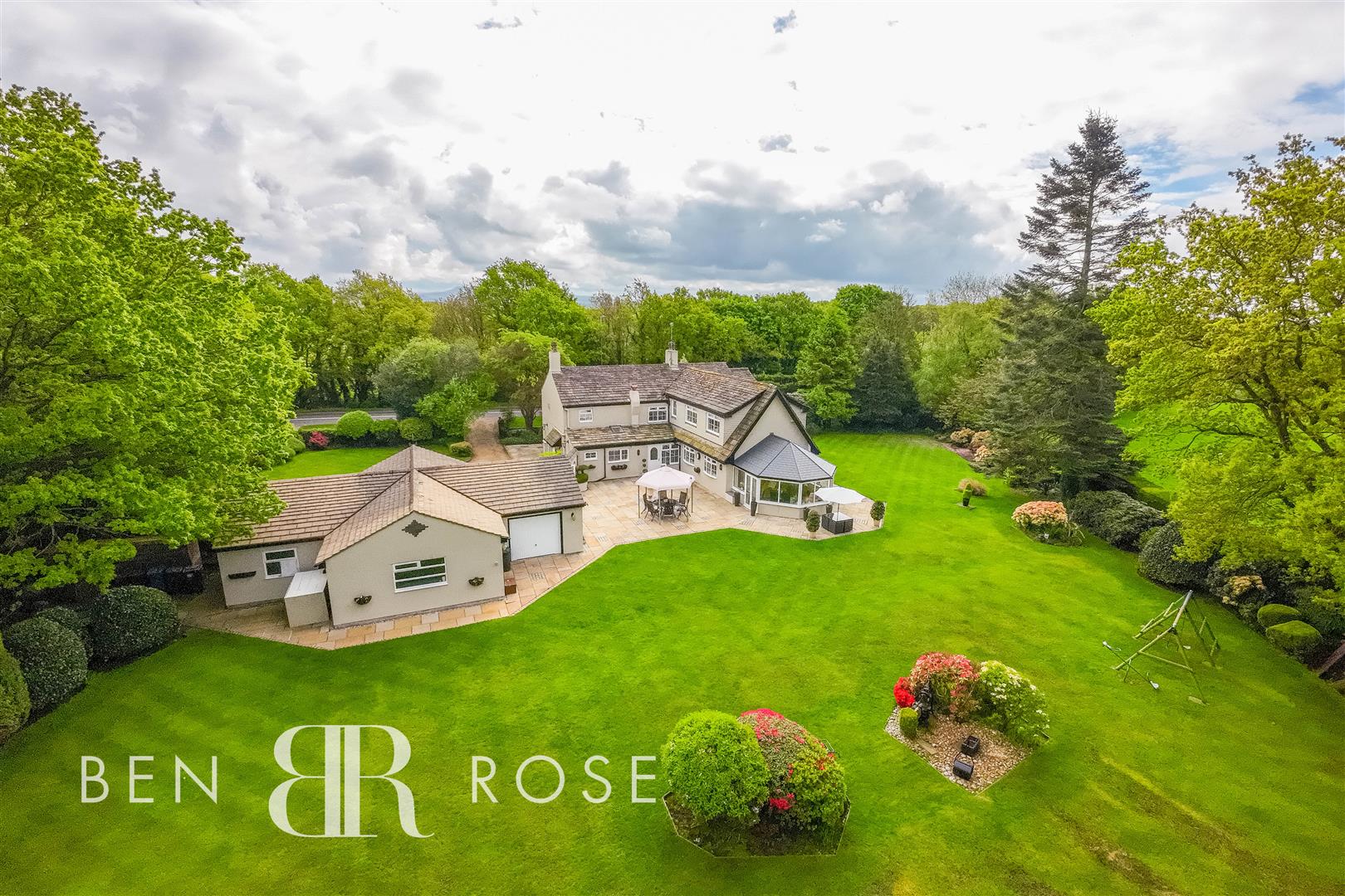 Property in Preston Road, Charnock Richard, Chorley, PR7 5LH