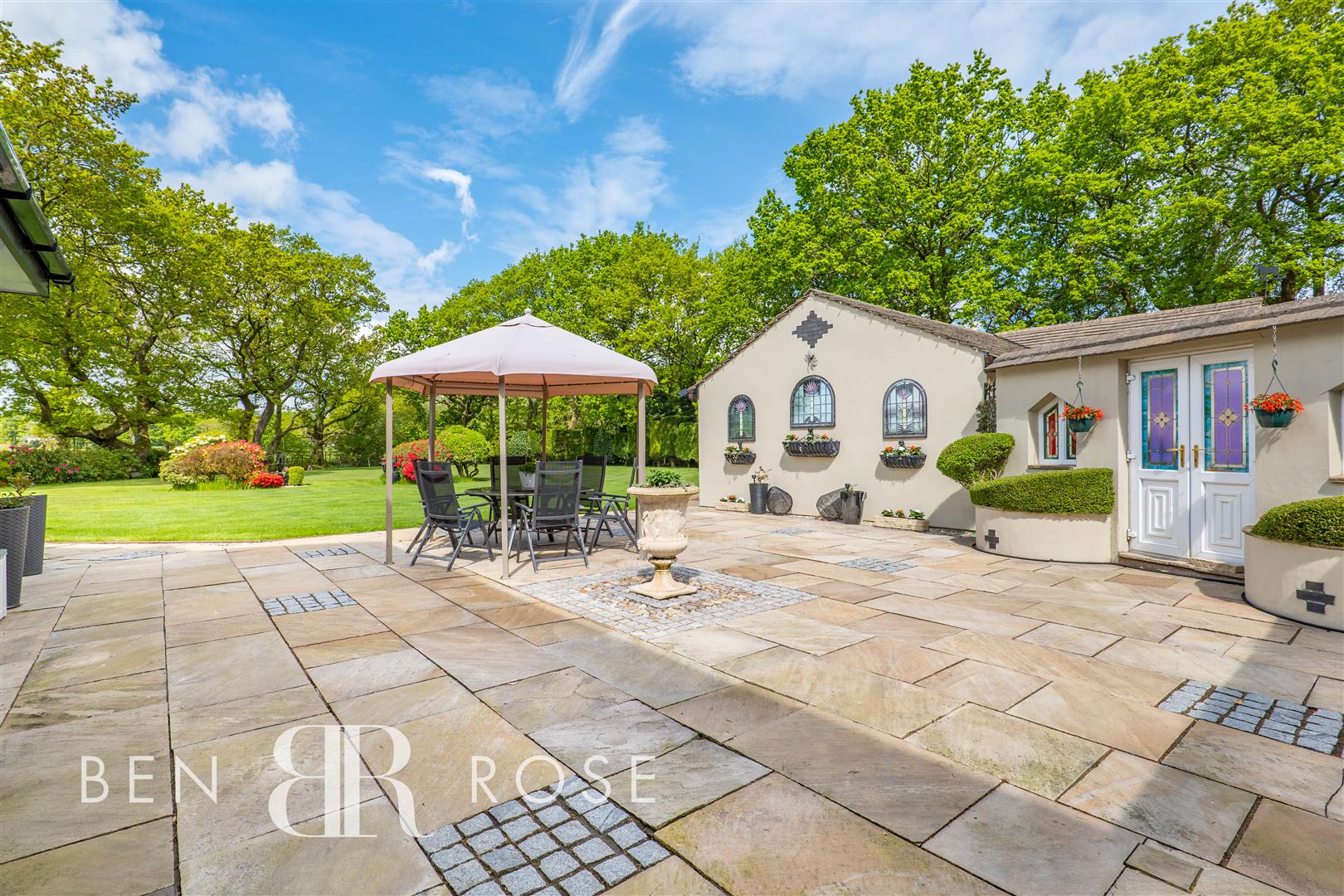 Property in Preston Road, Charnock Richard, Chorley, PR7 5LH