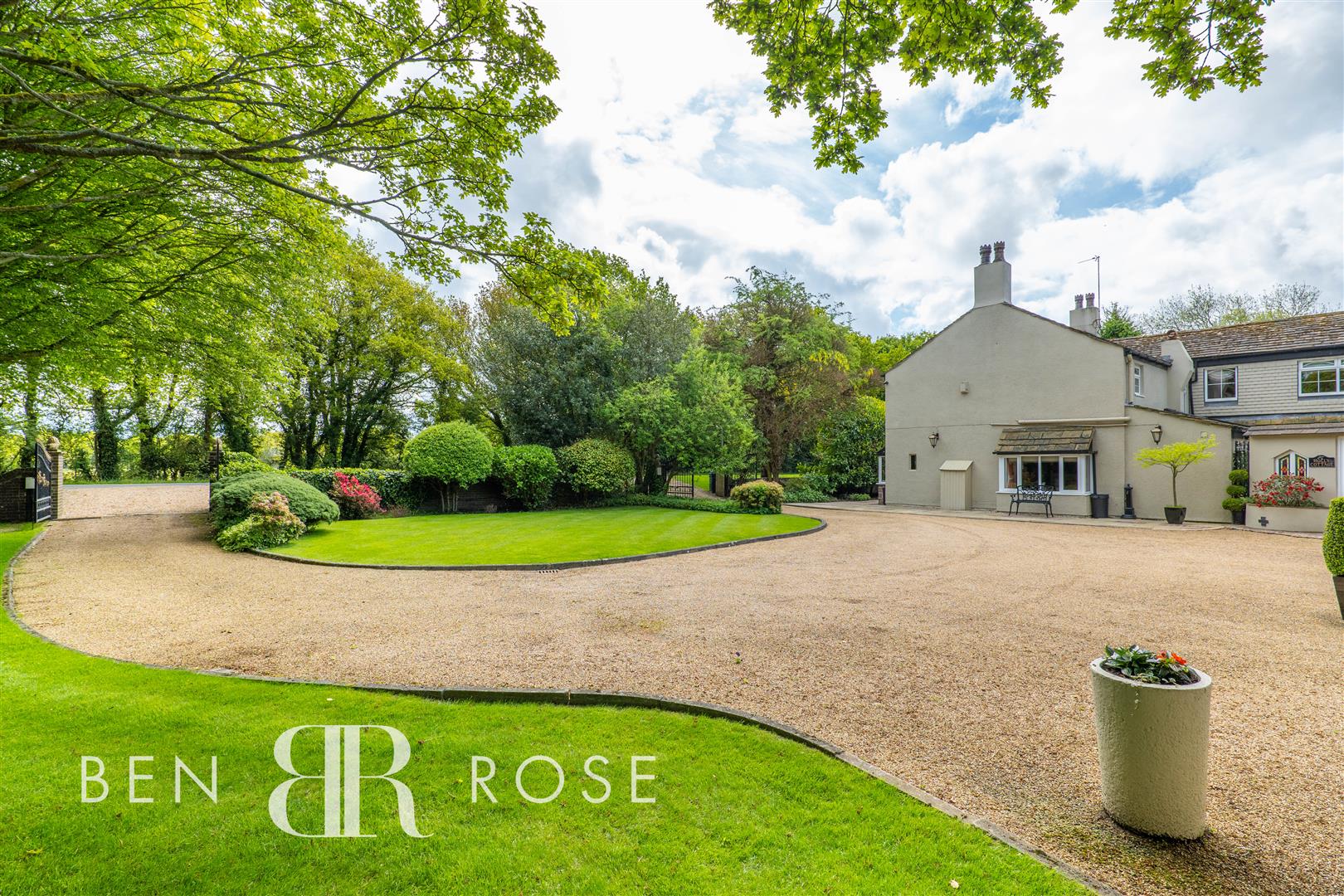 Property in Preston Road, Charnock Richard, Chorley, PR7 5LH