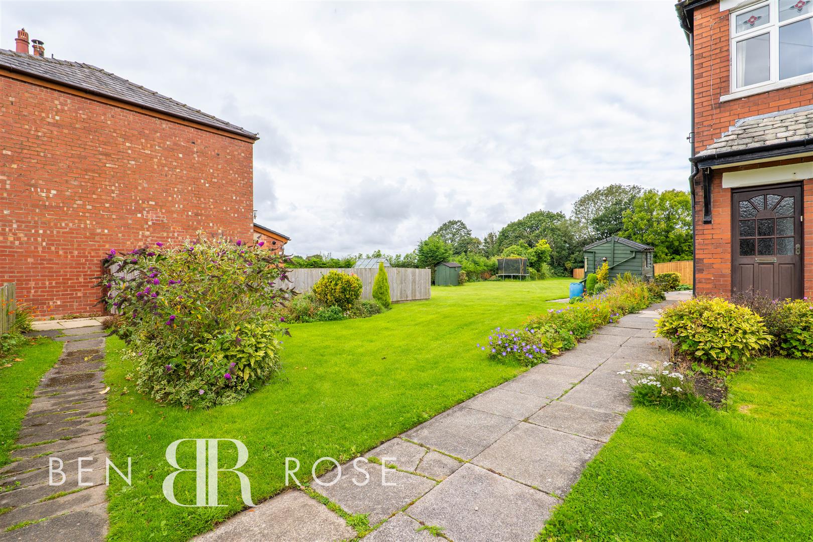 Property in Parr Lane, Eccleston, Chorley, PR7 5SL