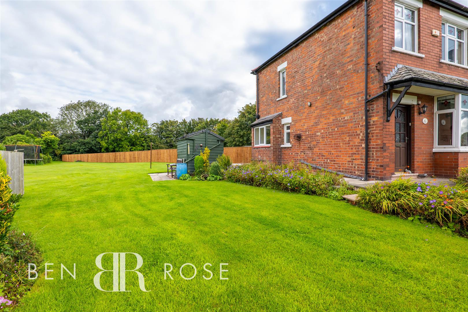 Property in Parr Lane, Eccleston, Chorley, PR7 5SL