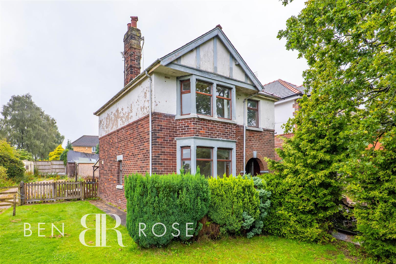 Property in Back Lane, ClaytonLeWoods, Chorley, Lancashire, PR6 7QE