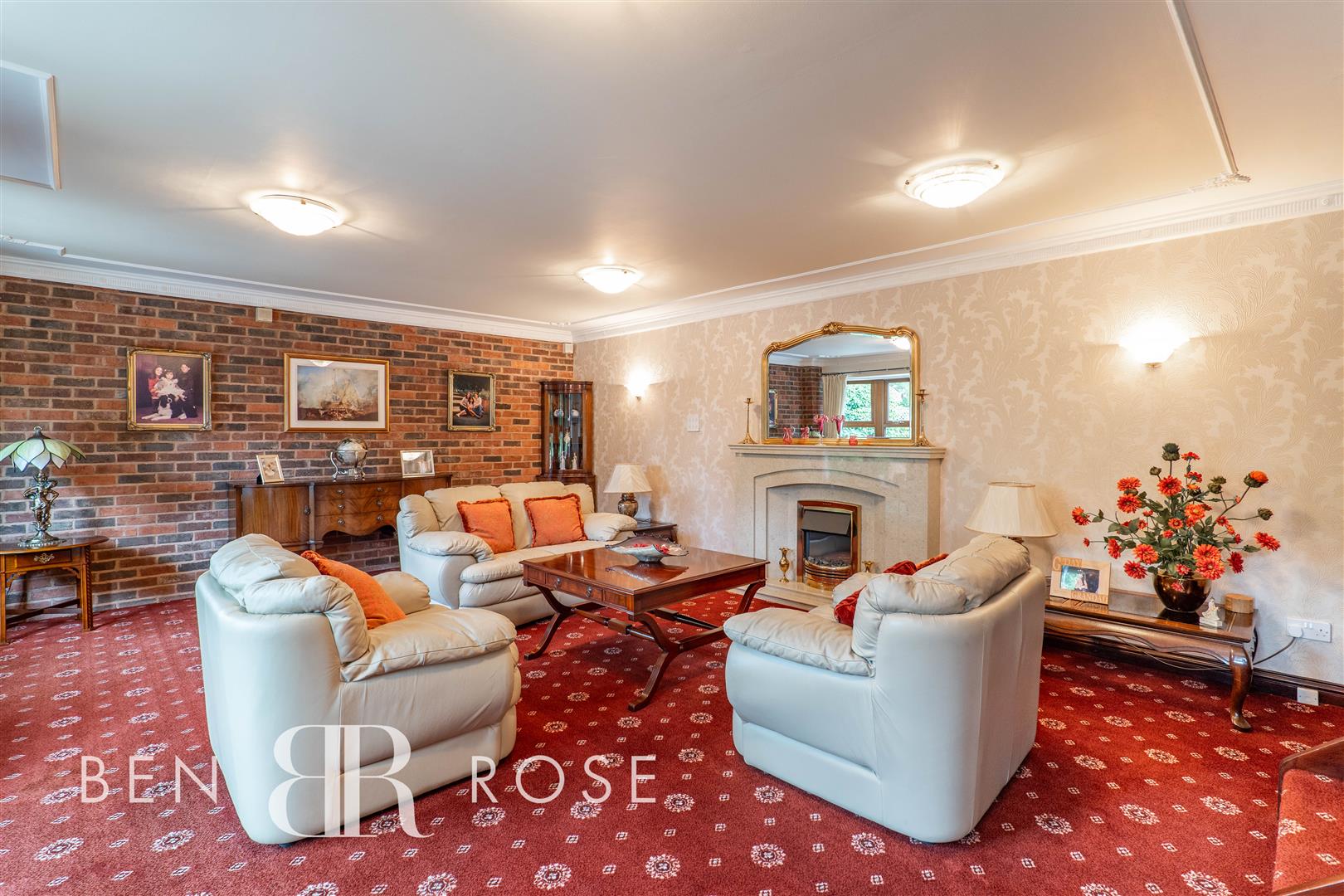 Property in Dawbers Lane, Euxton, Chorley, PR7 6EL