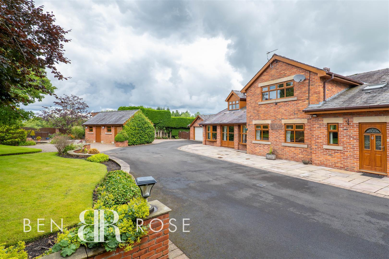 Property in Dawbers Lane, Euxton, Chorley, PR7 6EL