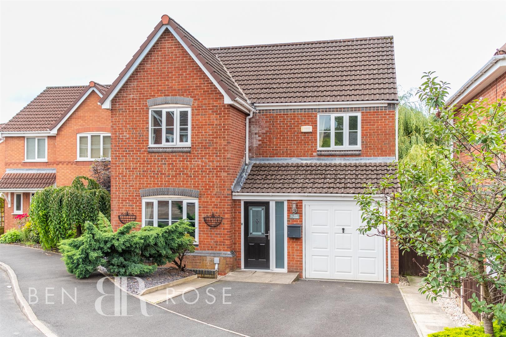 Property in Nab Wood Drive, Chorley, Lancashire, PR7 2FG