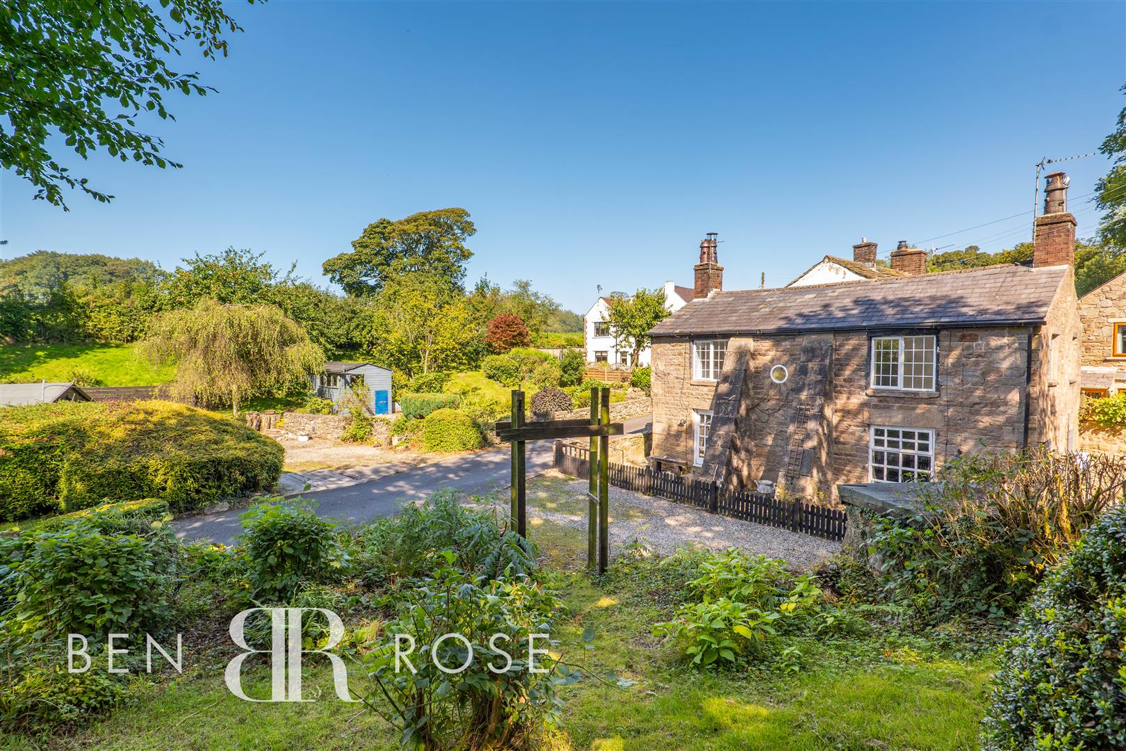 Property in Chorley Road, Withnell, Chorley, PR6 8JD