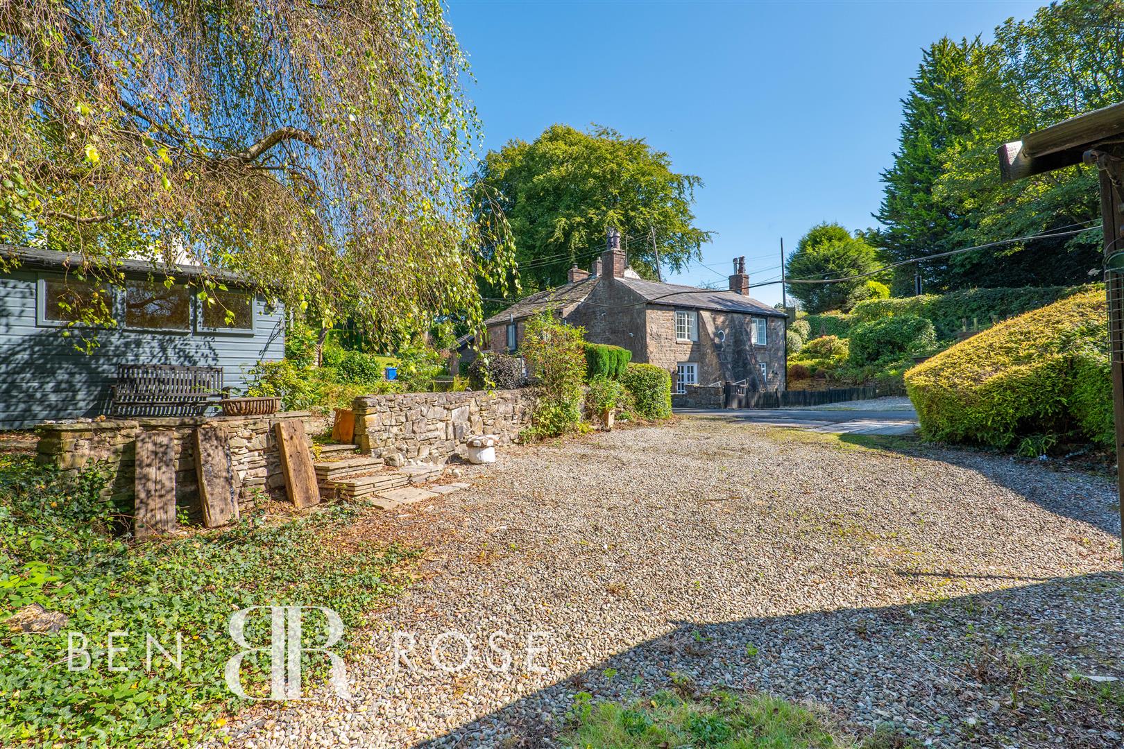 Property in Chorley Road, Withnell, Chorley, PR6 8JD