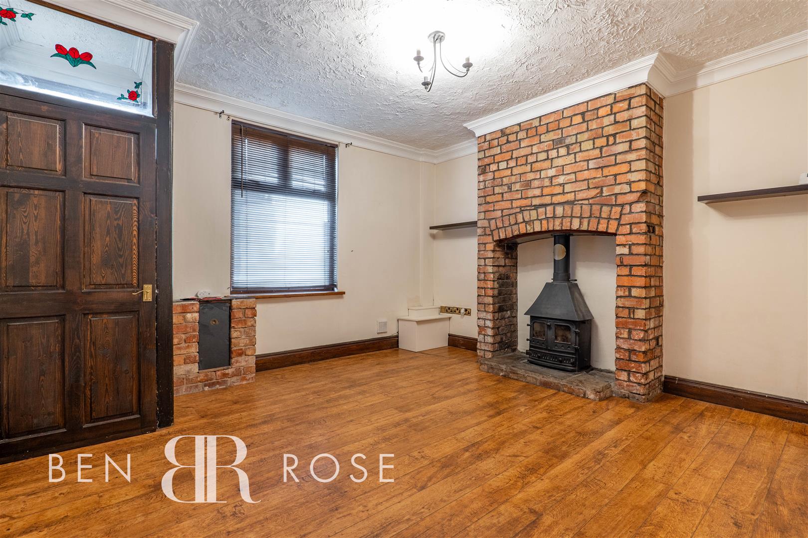 Property in Preston Road, Coppull, Chorley, Lancashire, PR7 5ED