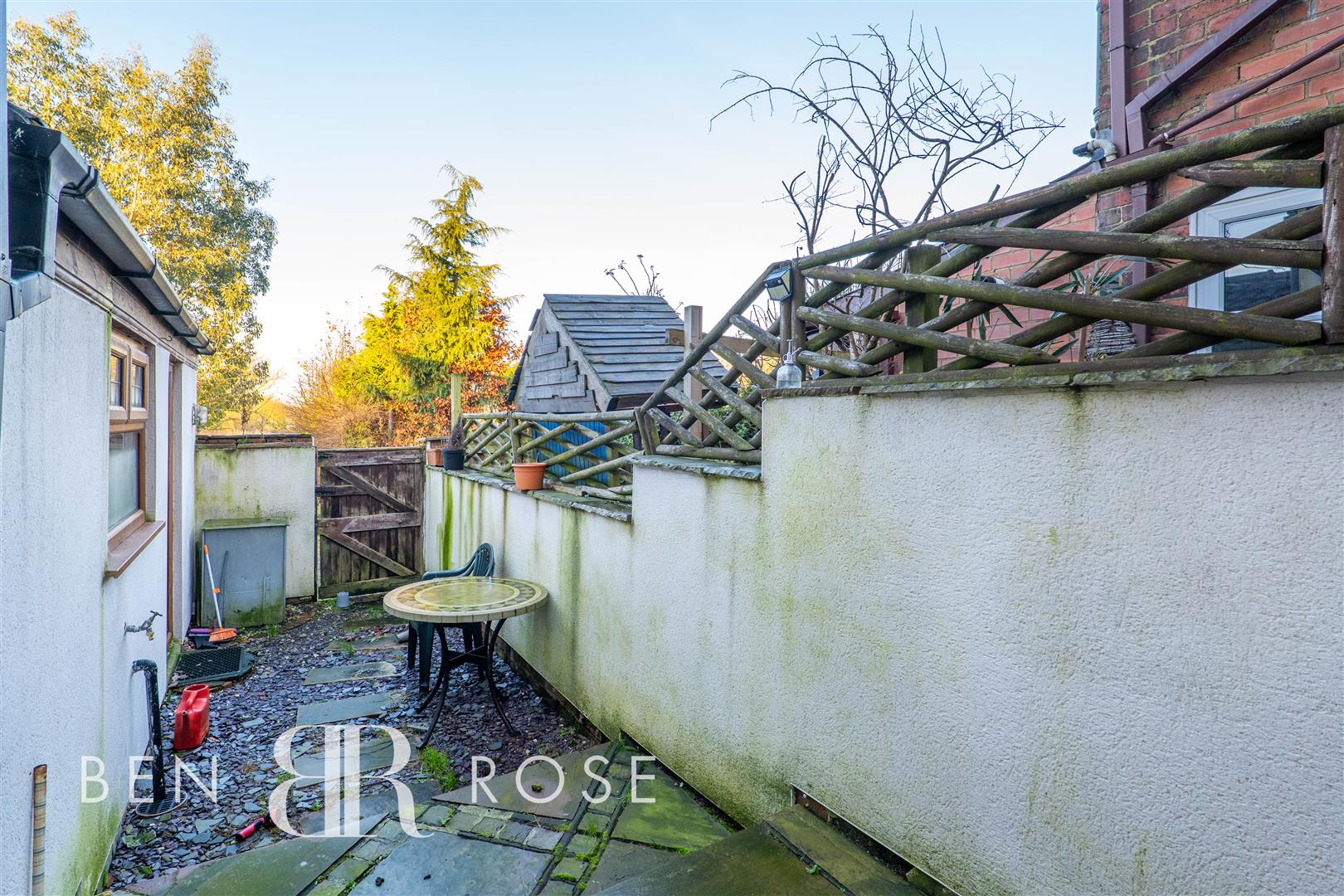 Property in Preston Road, Coppull, Chorley, Lancashire, PR7 5ED