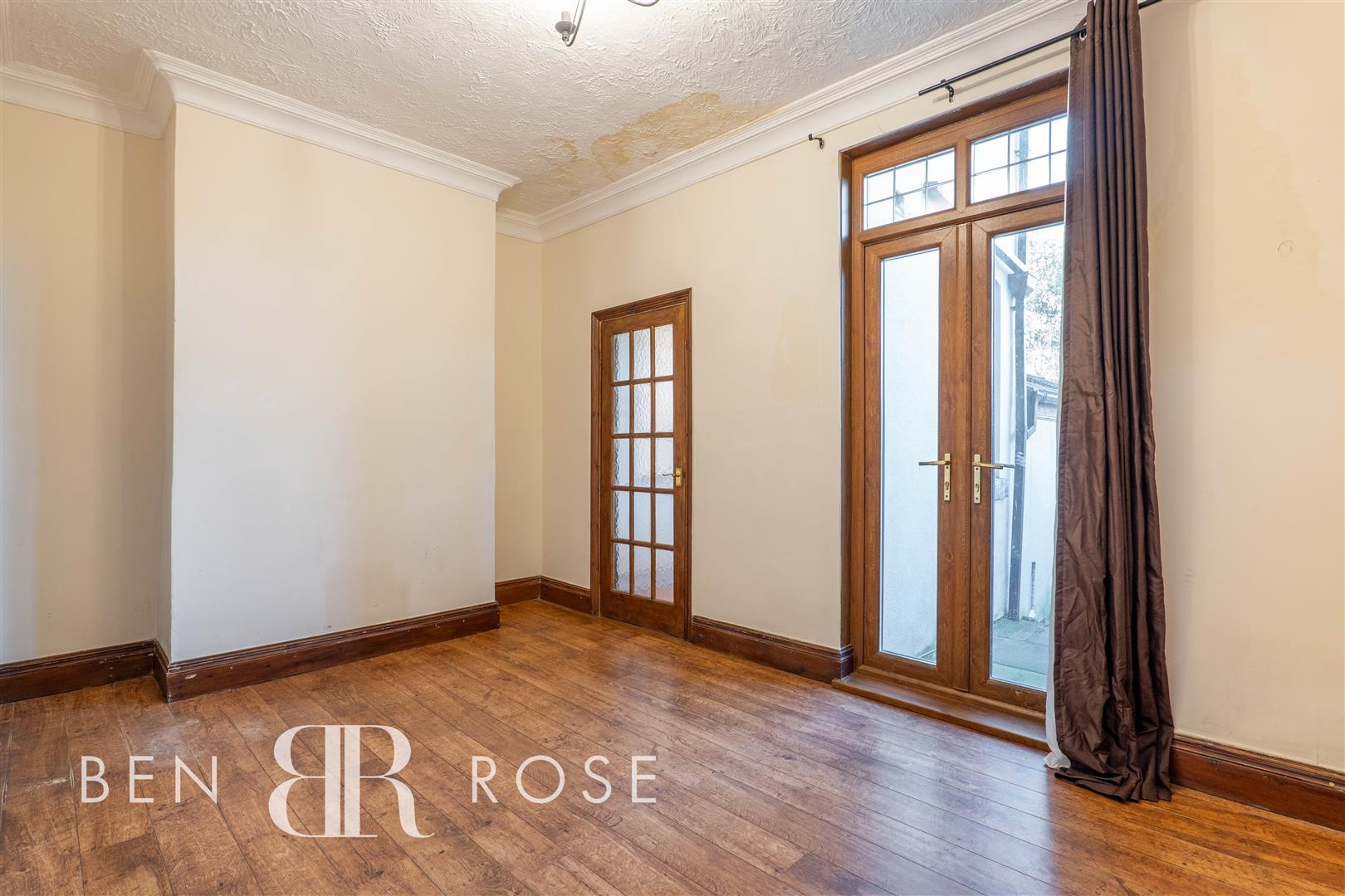 Property in Preston Road, Coppull, Chorley, Lancashire, PR7 5ED