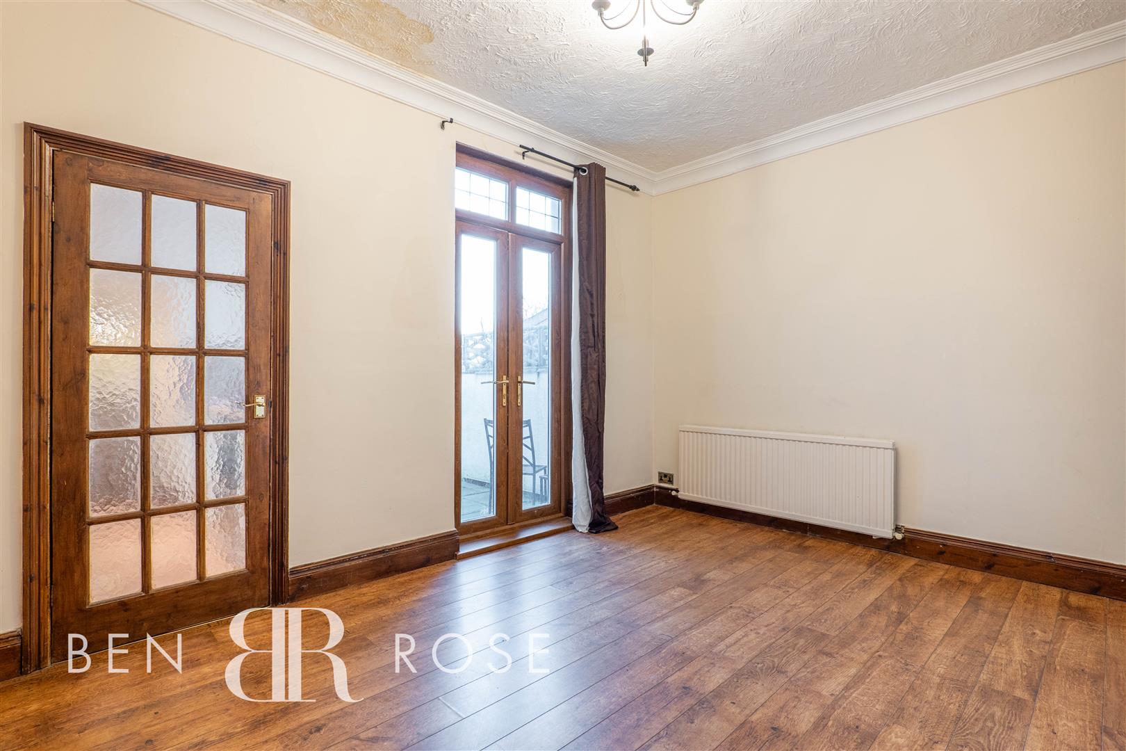 Property in Preston Road, Coppull, Chorley, Lancashire, PR7 5ED