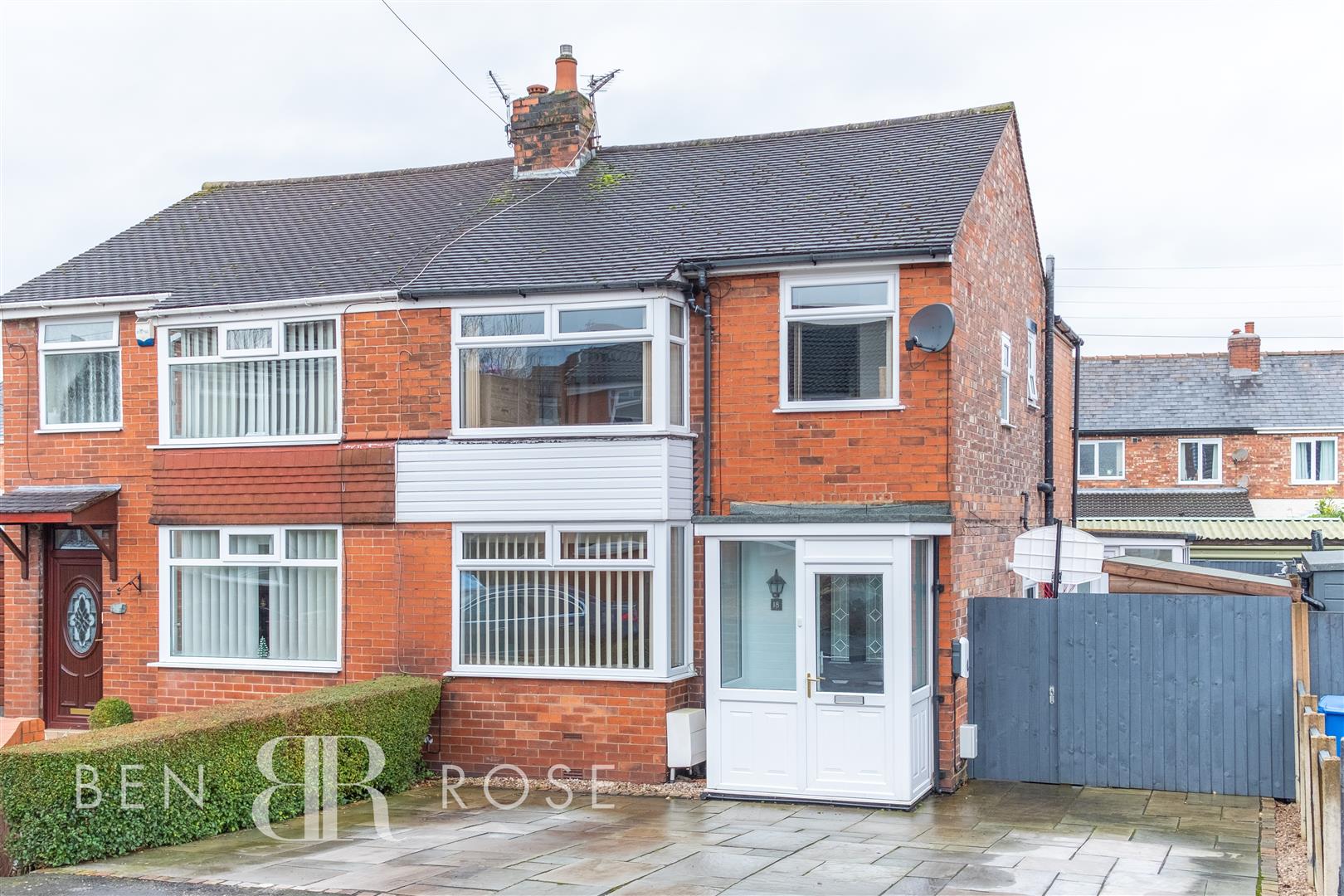 Property in Oakwood Road, Coppull, Chorley, Lancashire, PR7 4PB