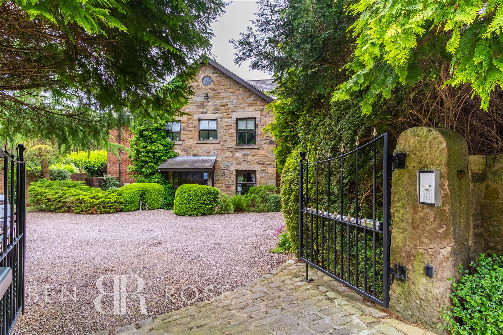 Property in Millwood Close, Withnell, Chorley, PR6 8AR