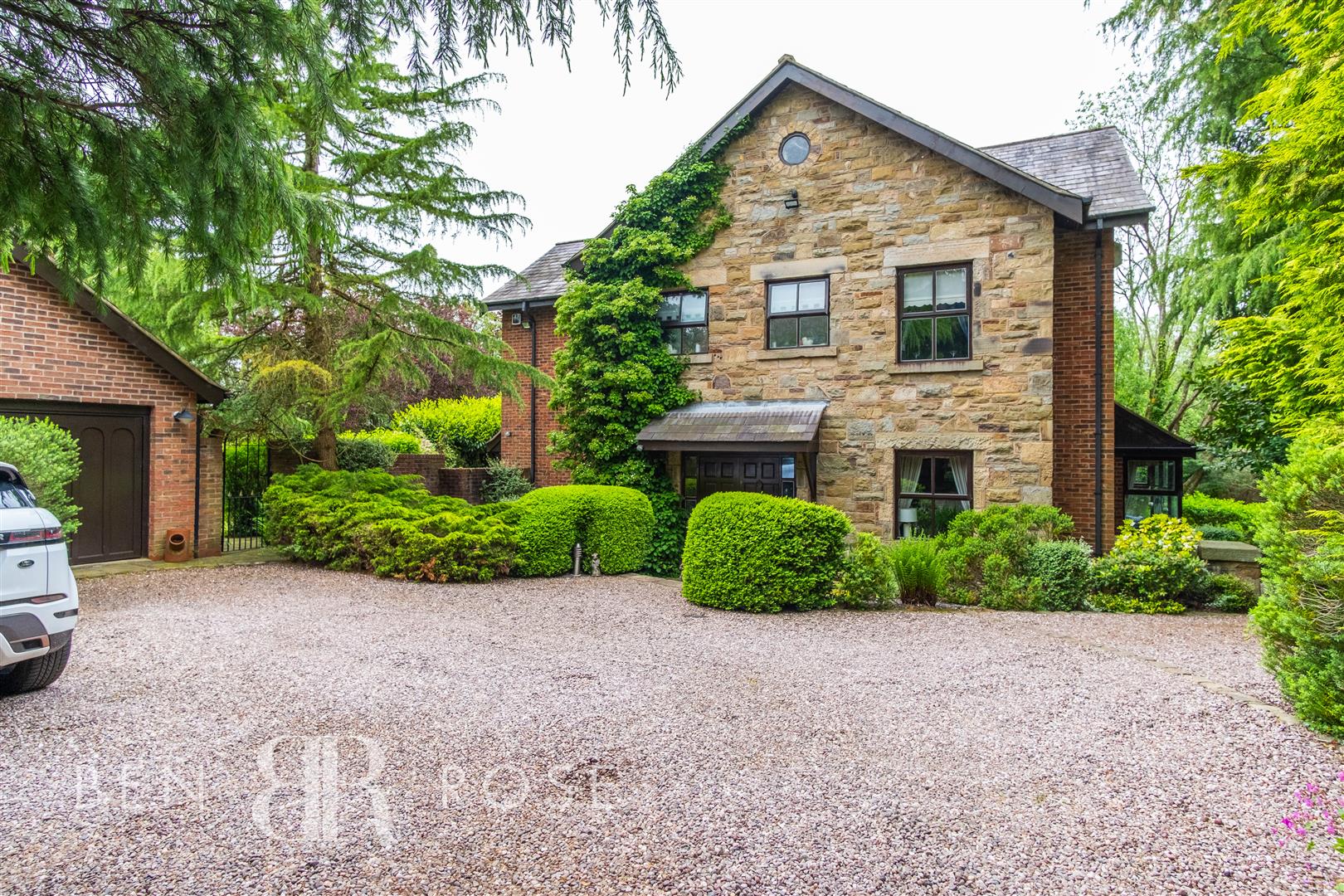 Property in Millwood Close, Withnell, Chorley, PR6 8AR