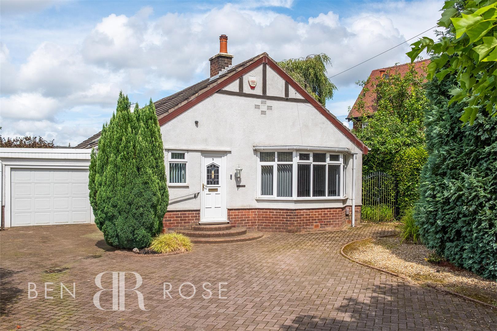 Property in Washington Lane, Euxton, Chorley, Lancashire, PR7 6DE