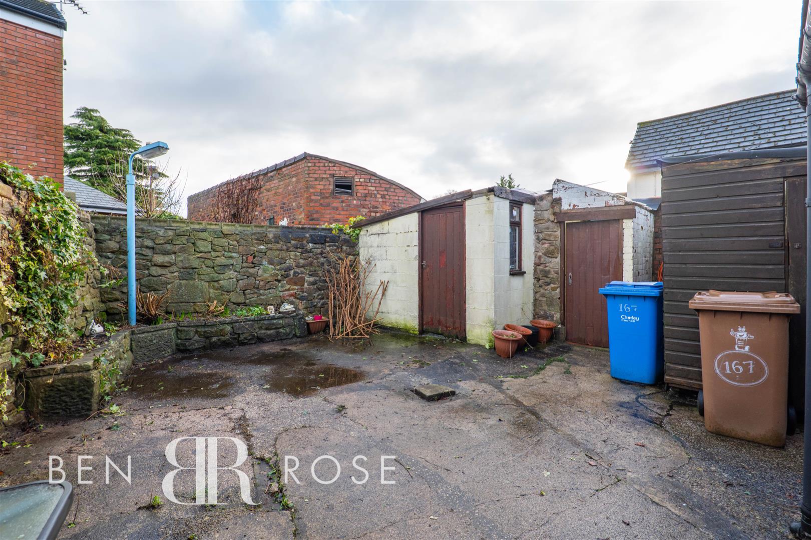 Property in Wigan Road, Euxton, Chorley, PR7 6JH