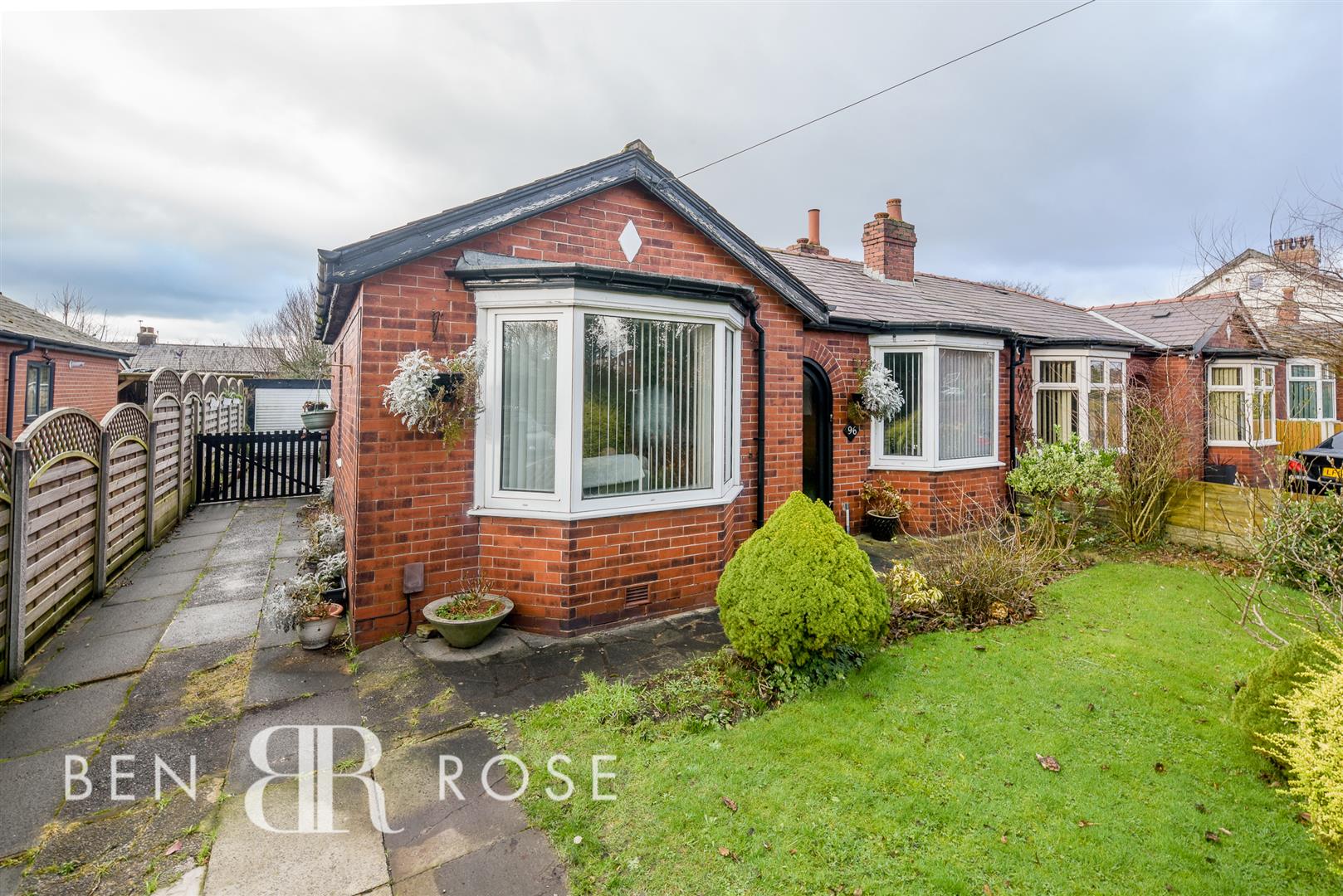 Property in Pilling Lane, Chorley, Lancashire, PR7 3EE
